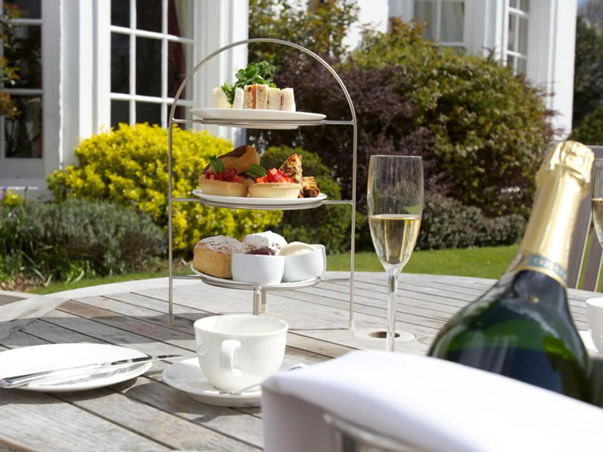 Food and drinks in Bedford Lodge Hotel & Spa