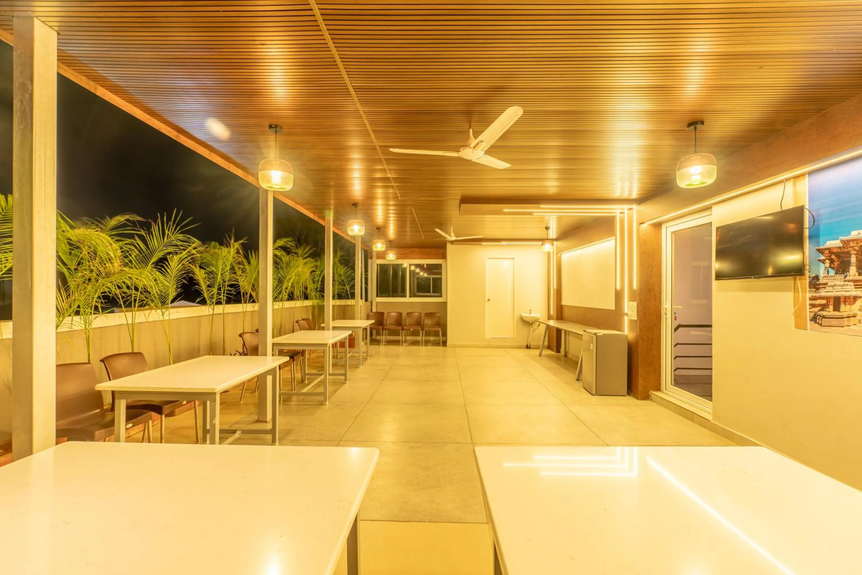 Restaurant/places to eat in Seasons Suites Koramangala