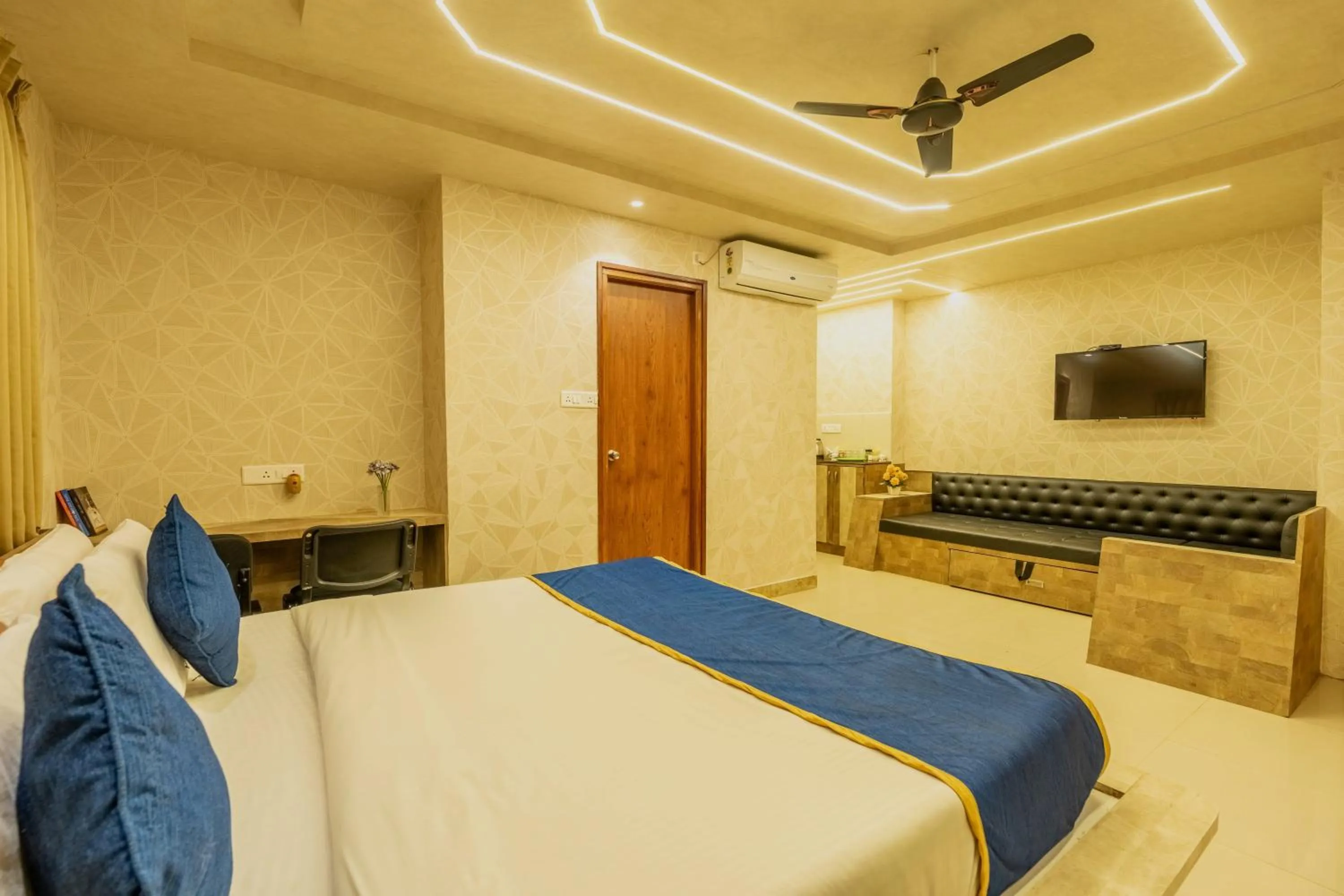 Bed in Seasons Suites Koramangala