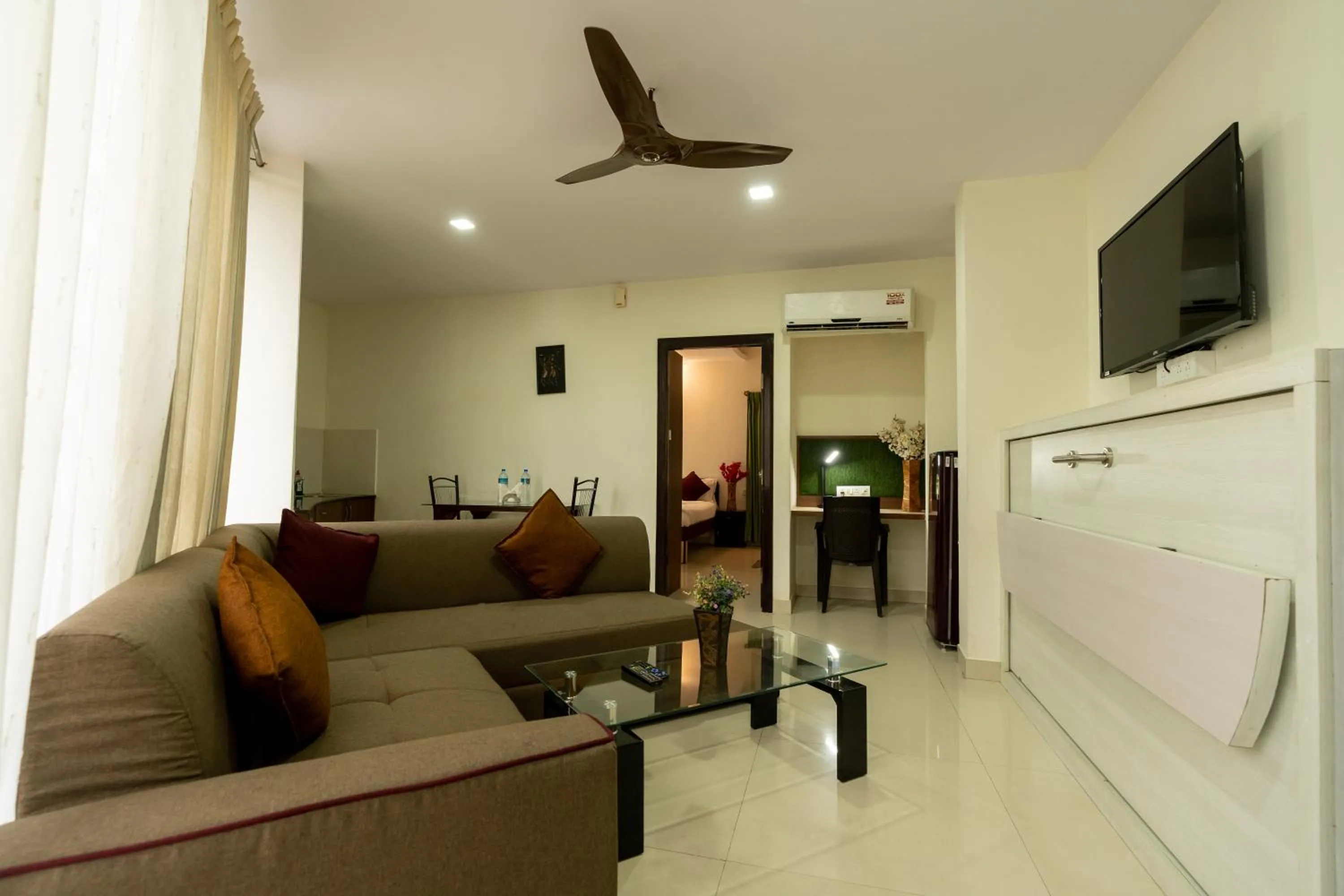 TV and multimedia in Seasons Suites Koramangala