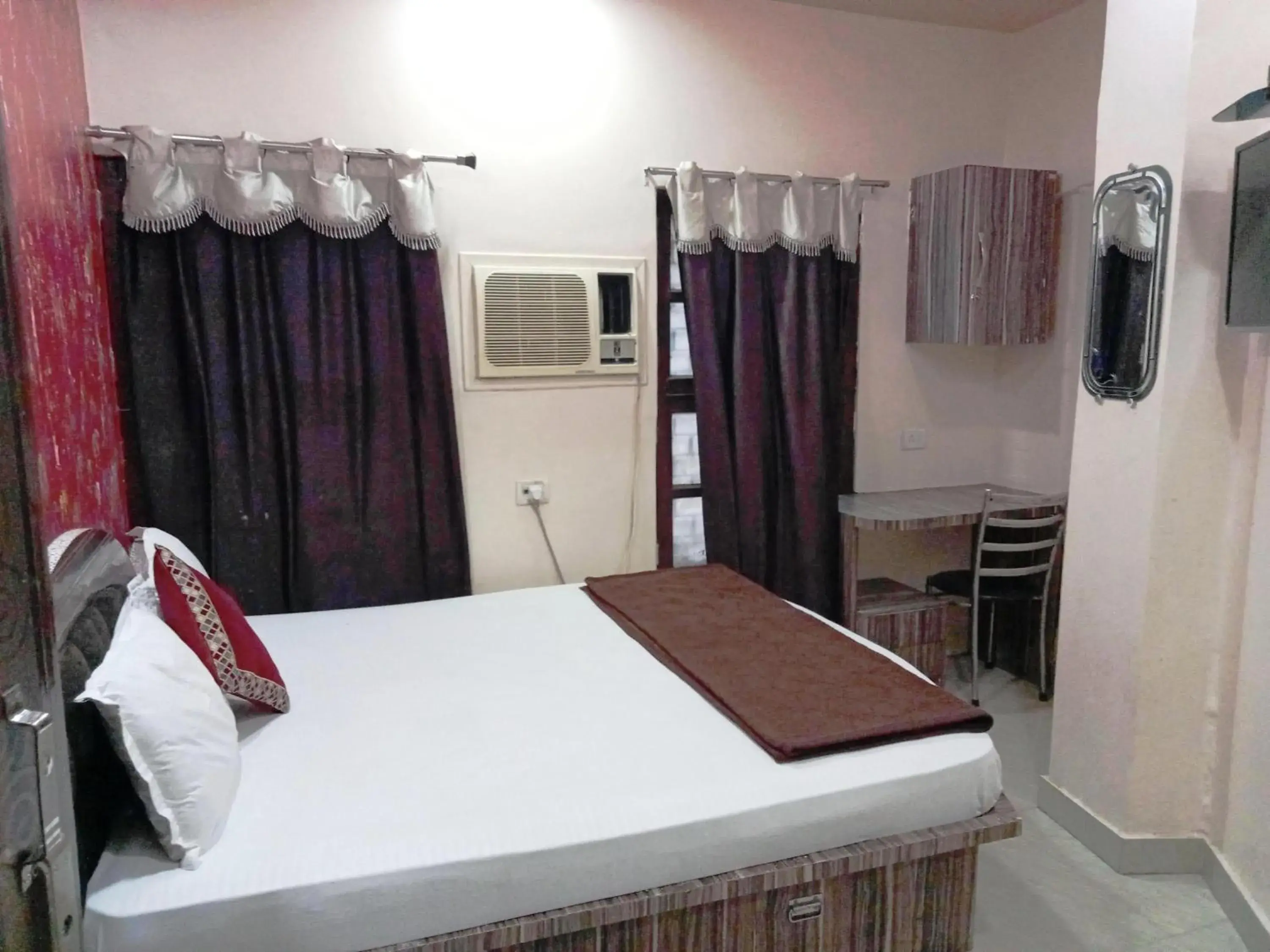 Comfort Triple Room with Shower - single occupancy in Hotel HM International Comfort Triple Room with Shower - single occupancy in Hotel HM International