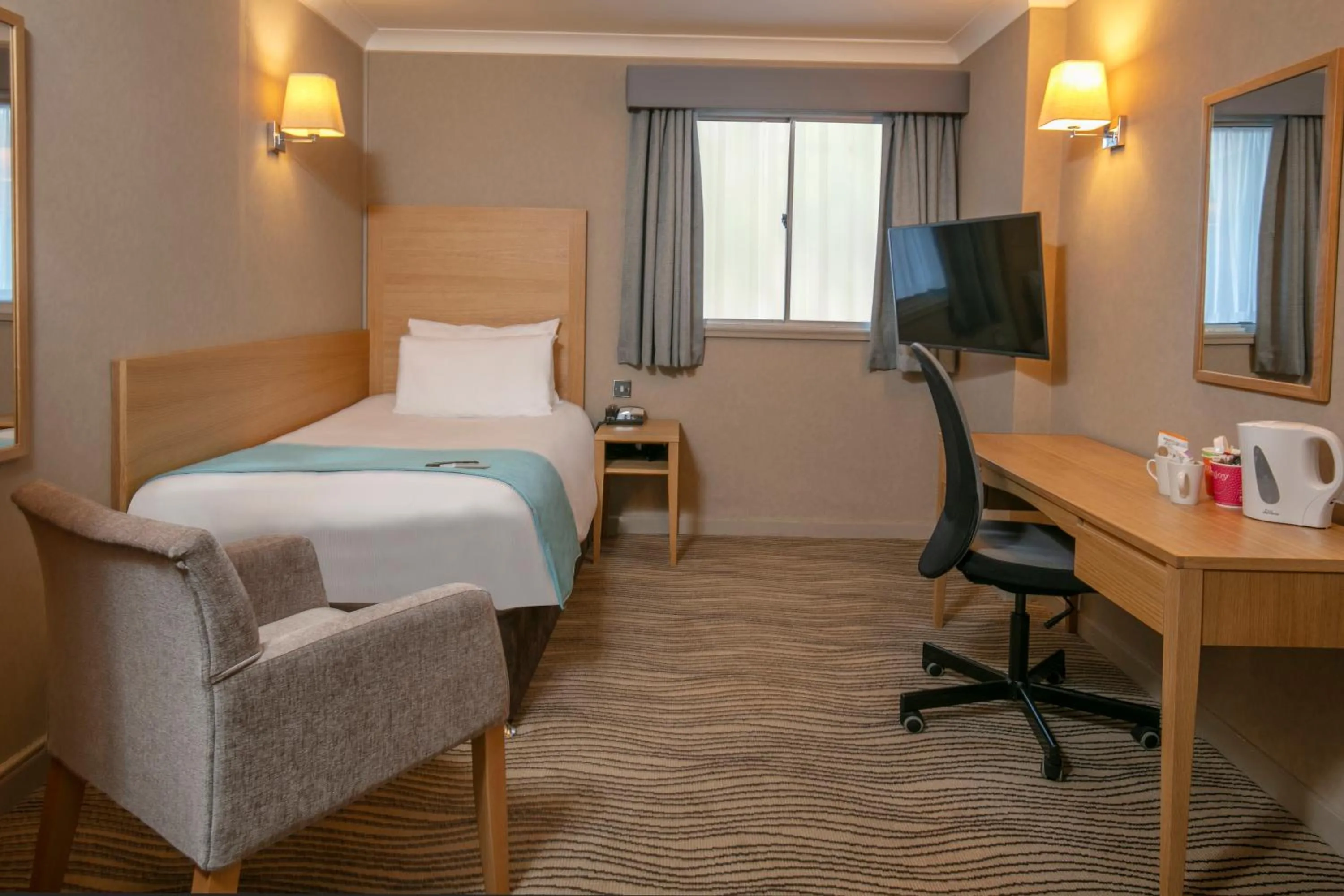 Bed in Best Western Heath Court Hotel