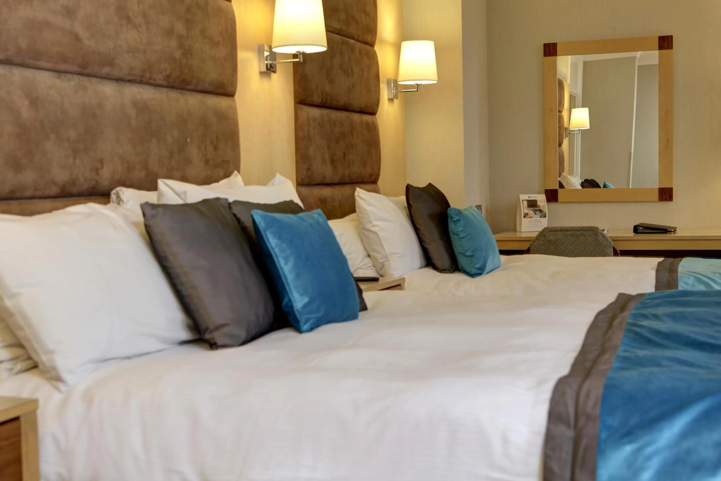 Photo of the whole room, Bed in Best Western Heath Court Hotel