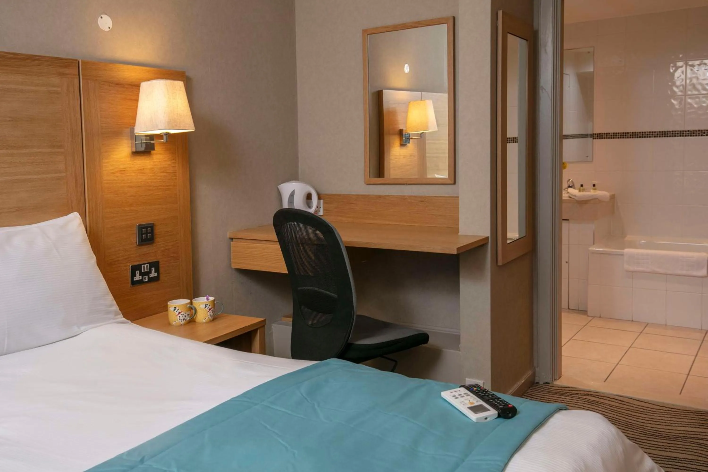 Bedroom, Bed in Best Western Heath Court Hotel