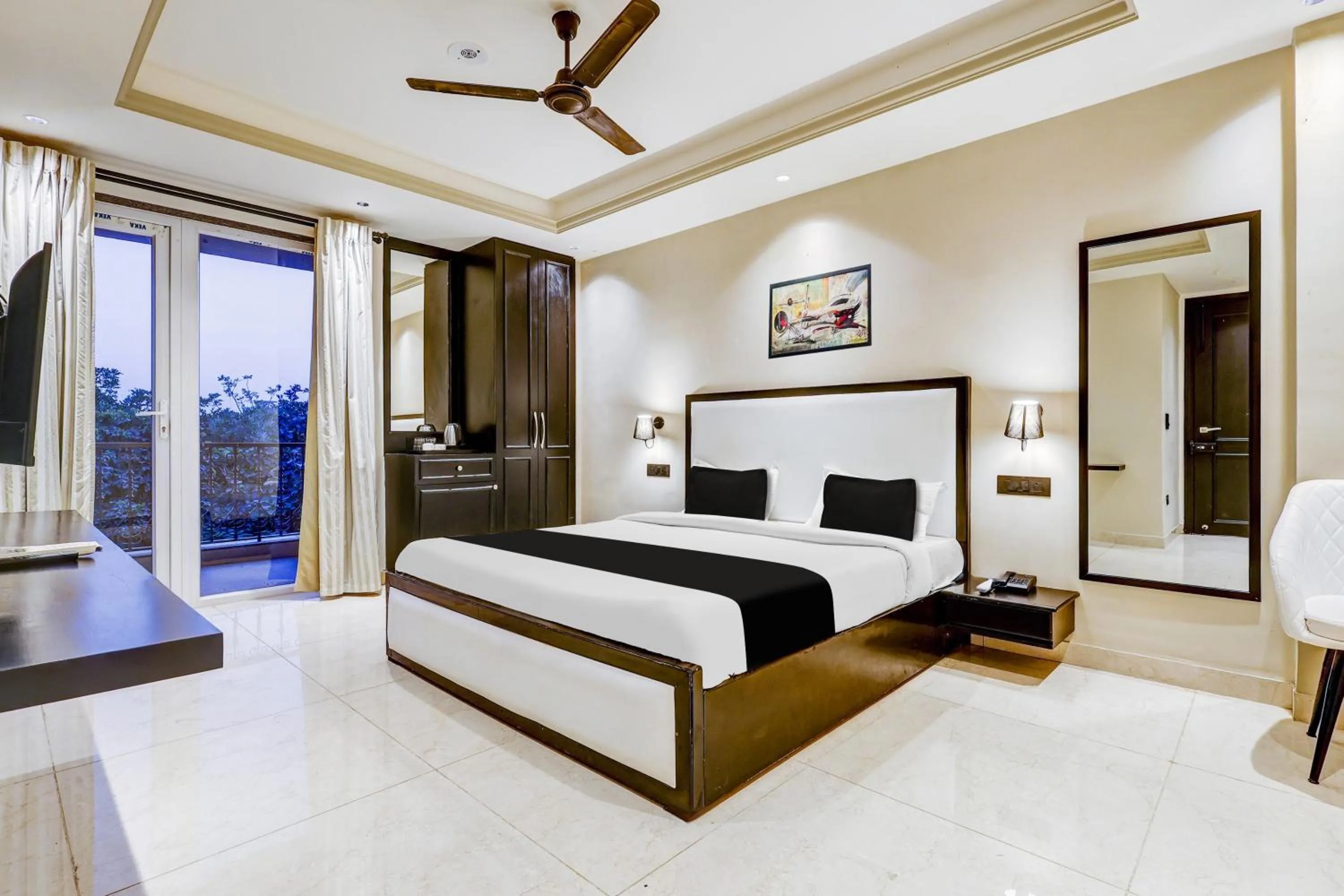 Bedroom, Bed in Super Townhouse Oak Udyog Vihar