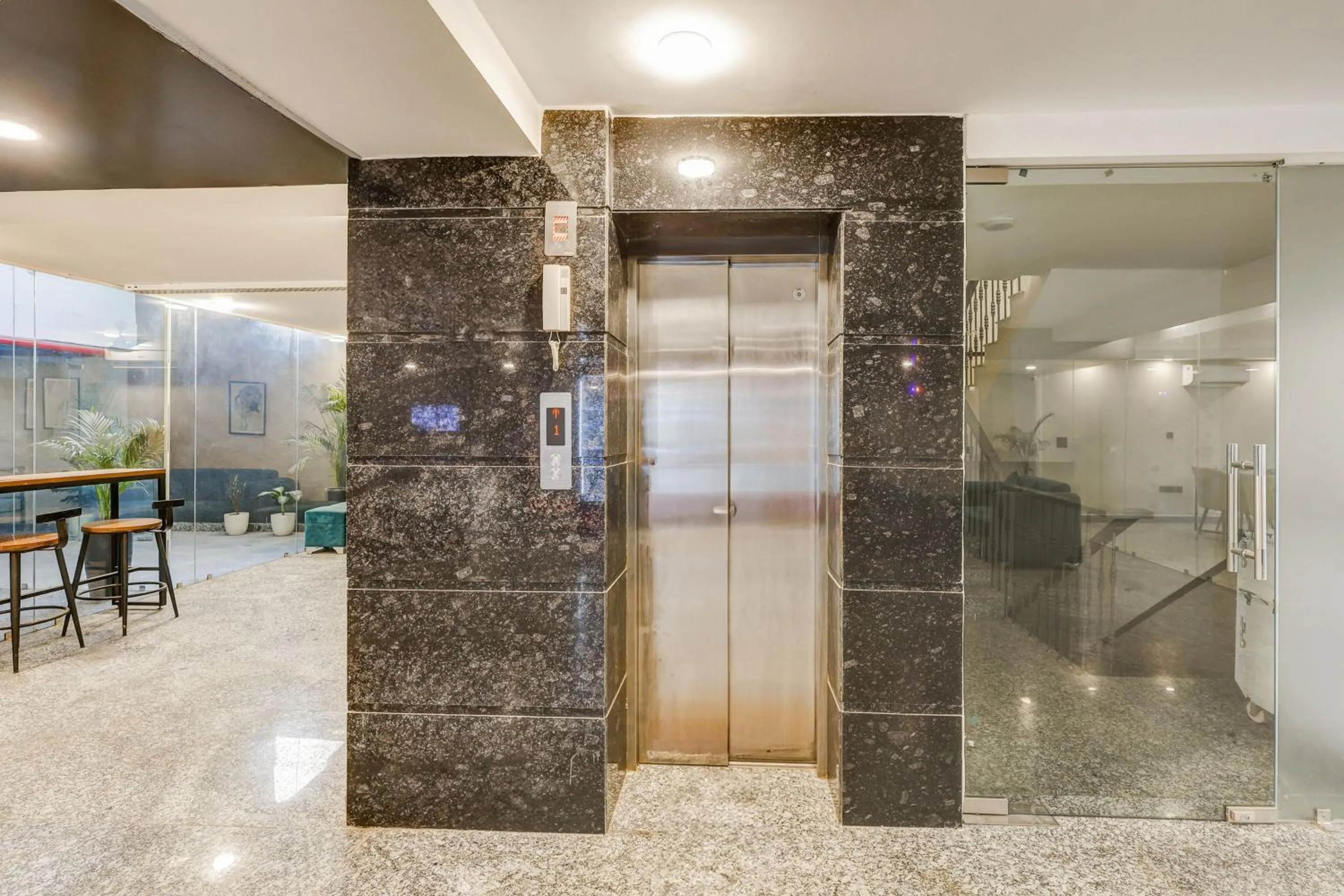 Lobby or reception in Super Townhouse Oak Udyog Vihar