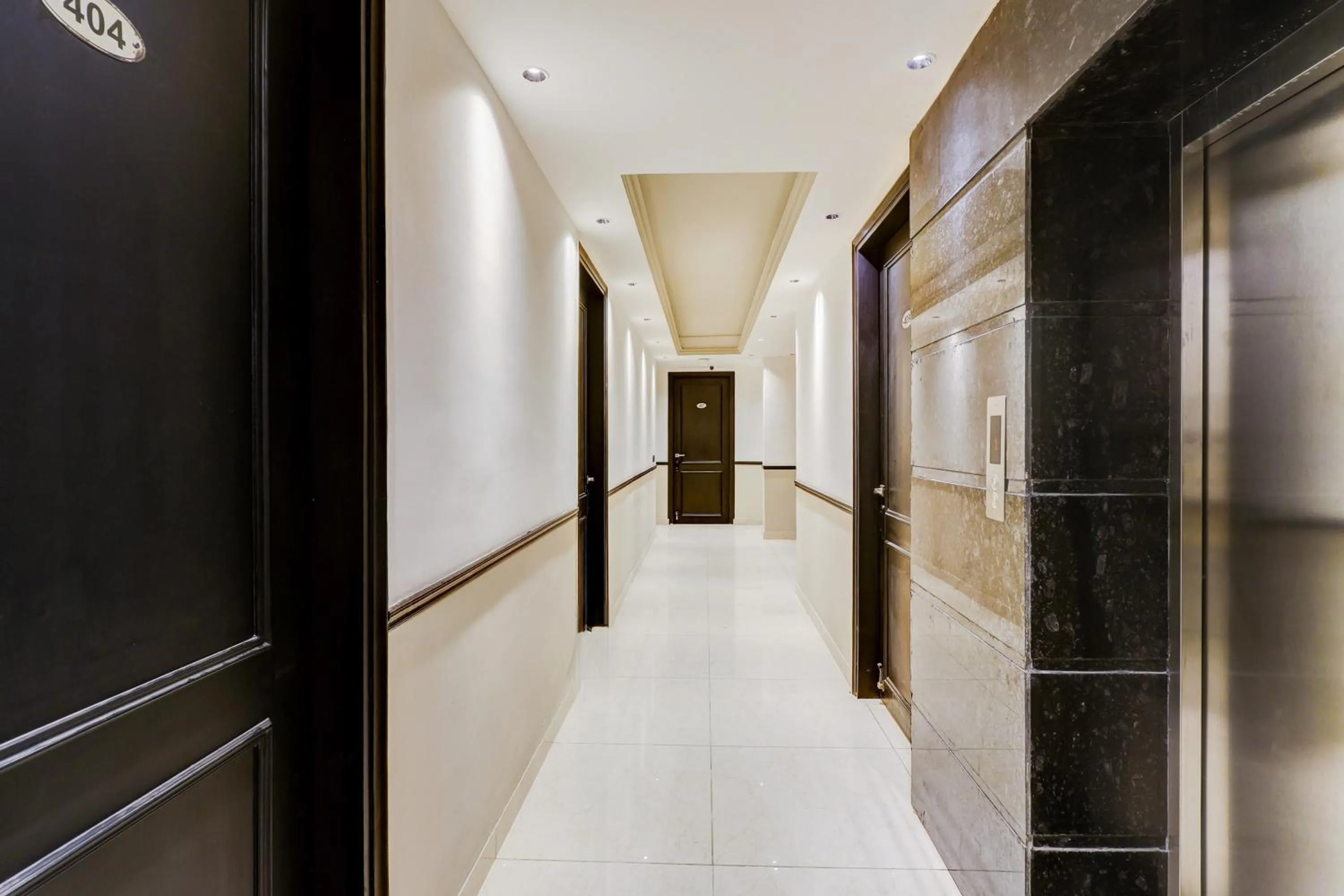 Lobby or reception in Super Townhouse Oak Udyog Vihar