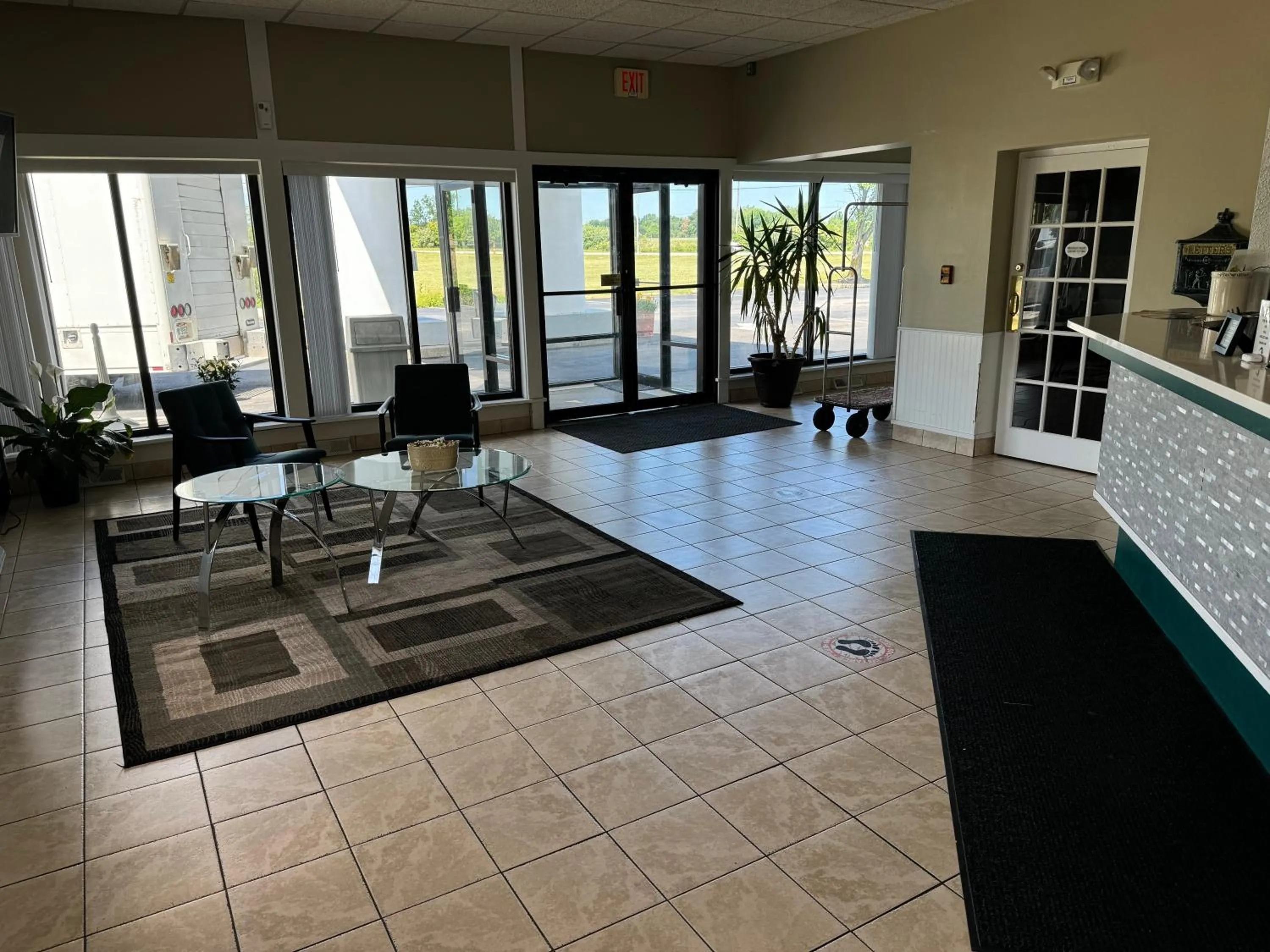 Lobby or reception in South Ridge Inn