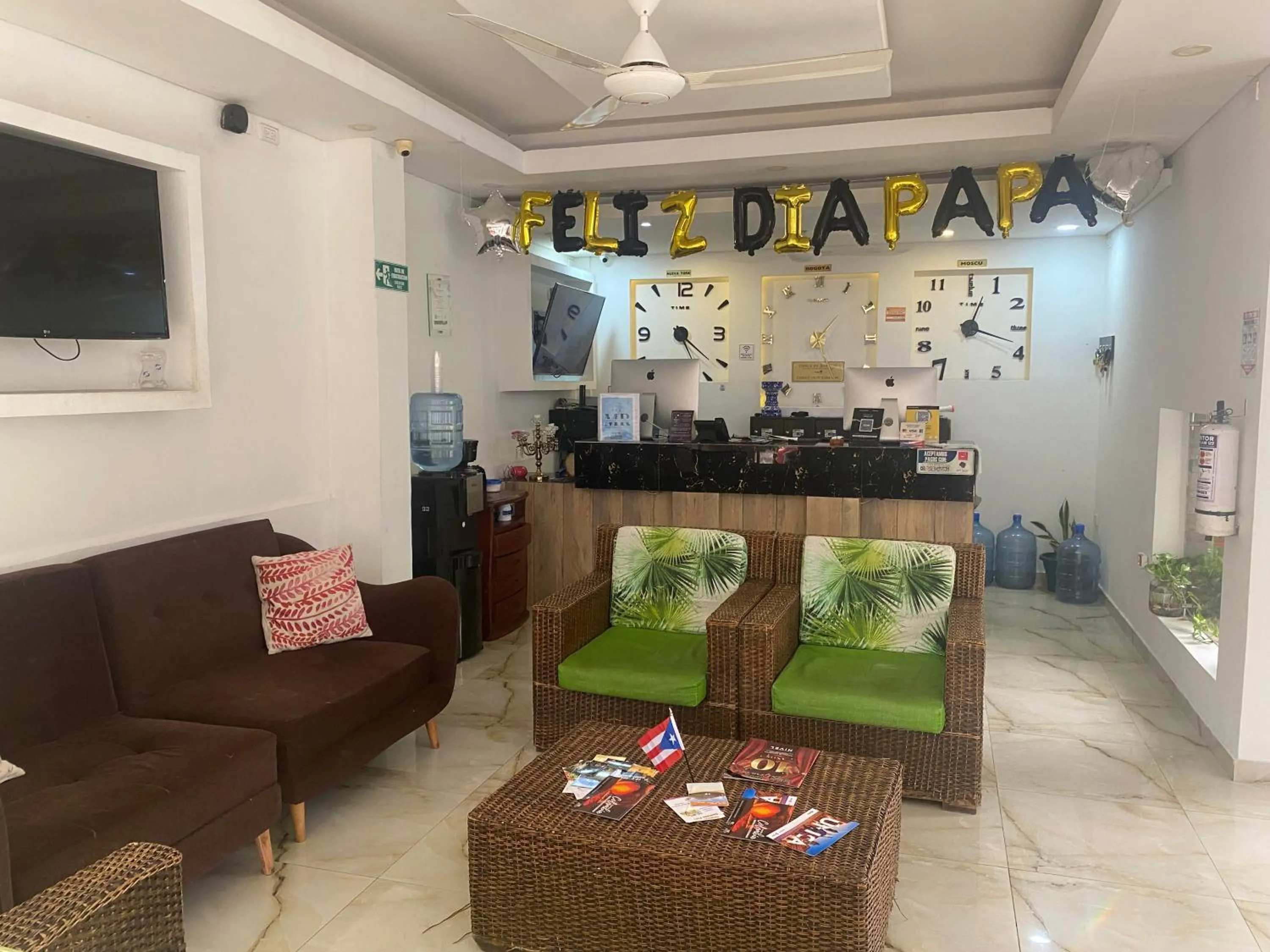 Communal lounge/ TV room in Hotel deluxe oasis de la colina boutique