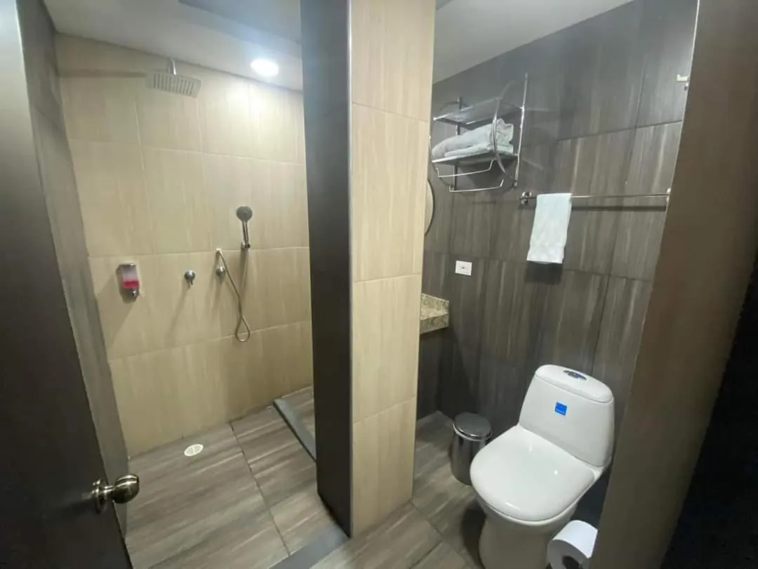 Toilet in Hotel deluxe oasis de la colina boutique