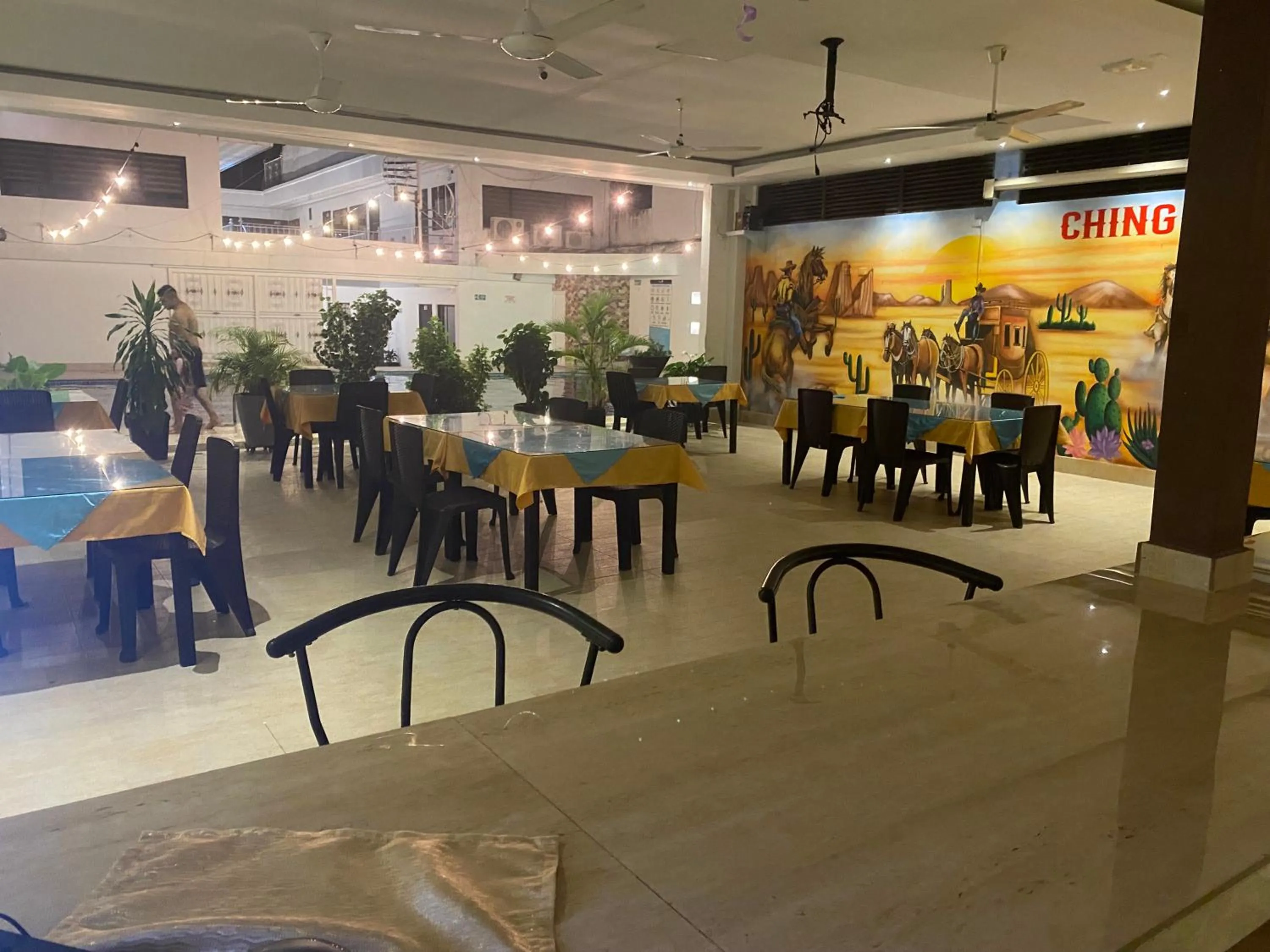 Restaurant/places to eat in Hotel deluxe oasis de la colina boutique