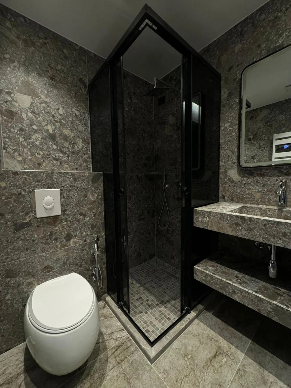 Shower in Hotel Consul