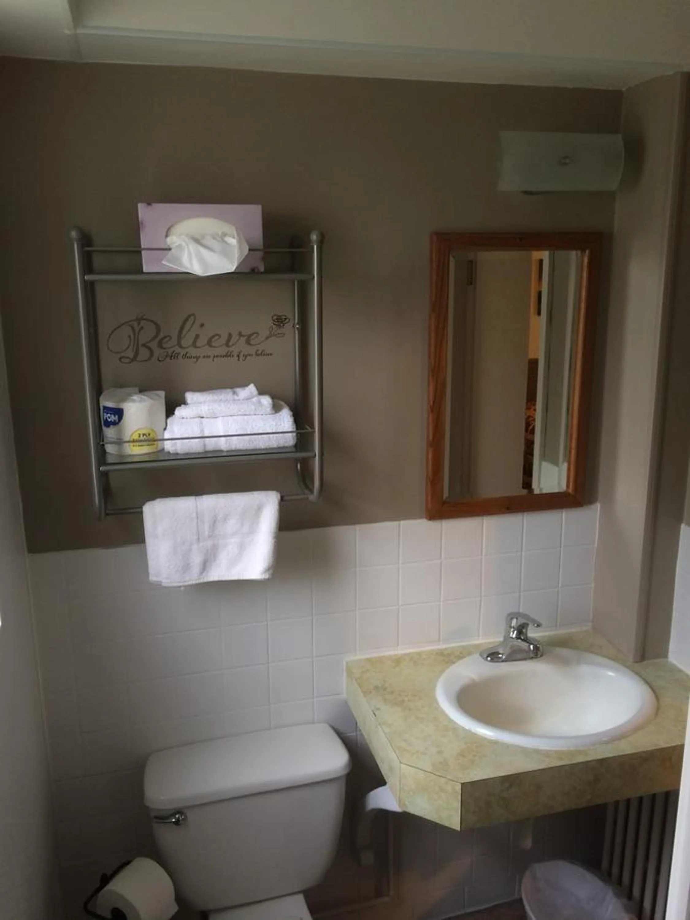 Bathroom in The King's Inn