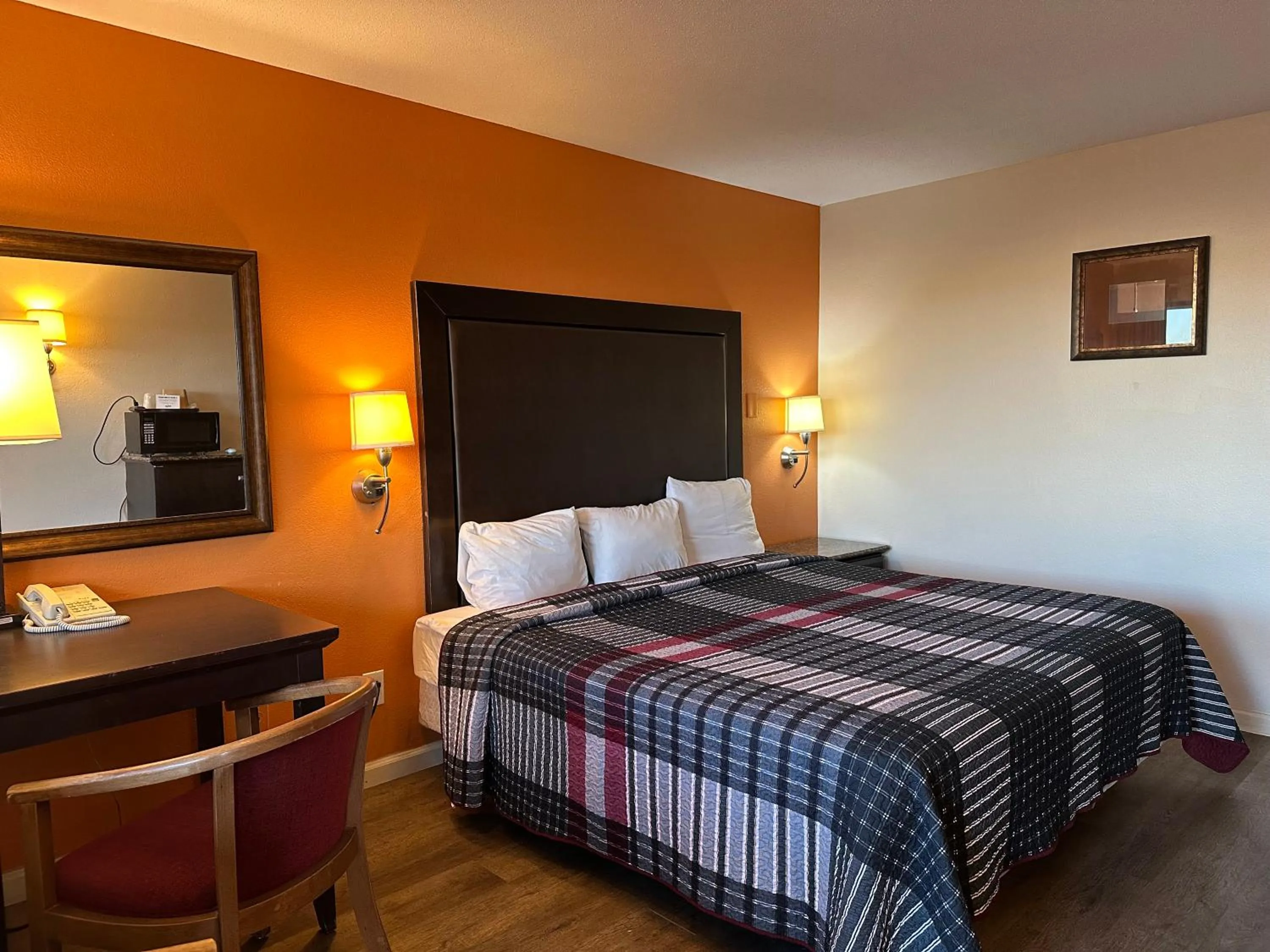 Bed in Regal Inn Las Vegas New Mexico