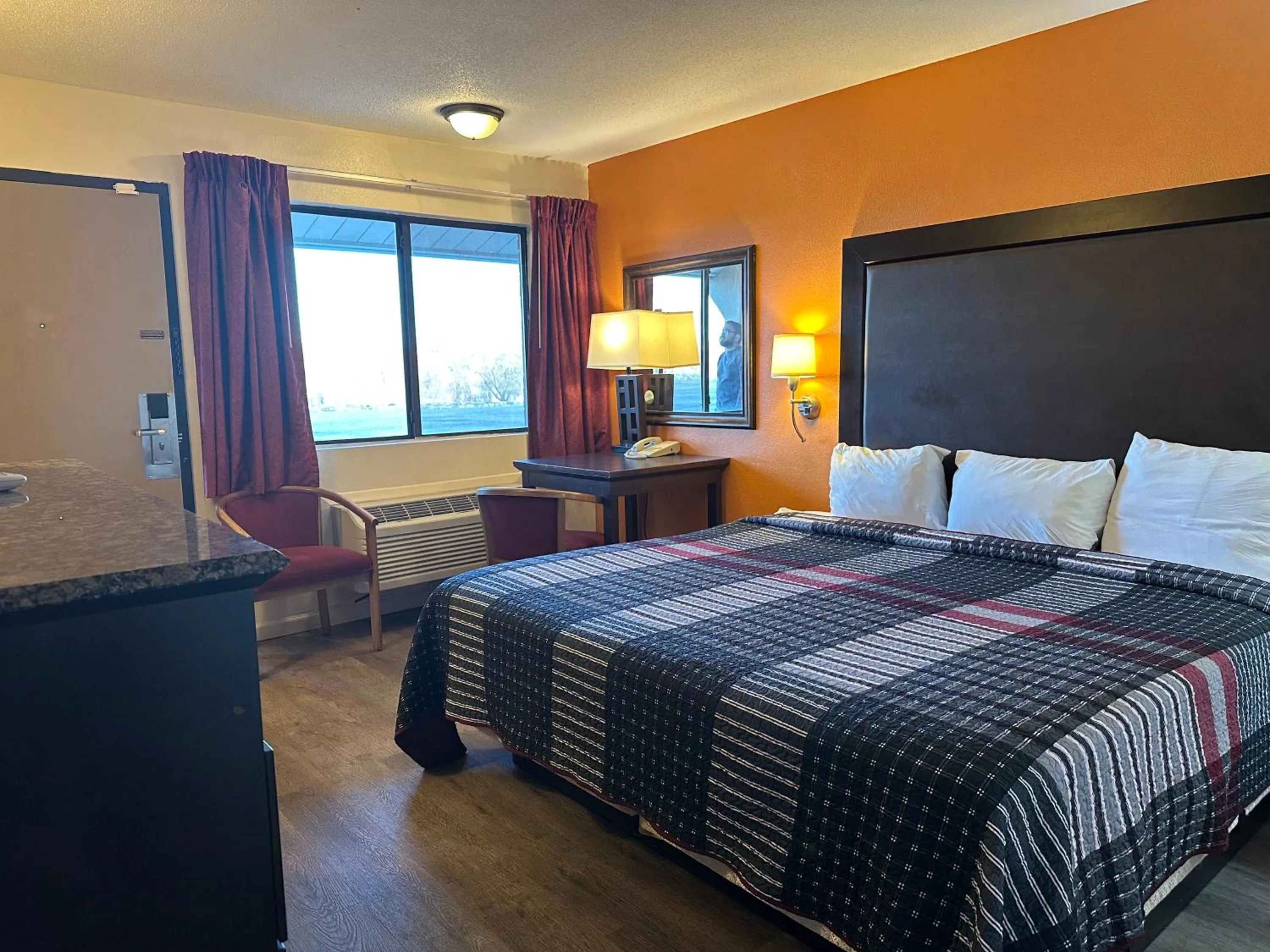 Bed in Regal Inn Las Vegas New Mexico