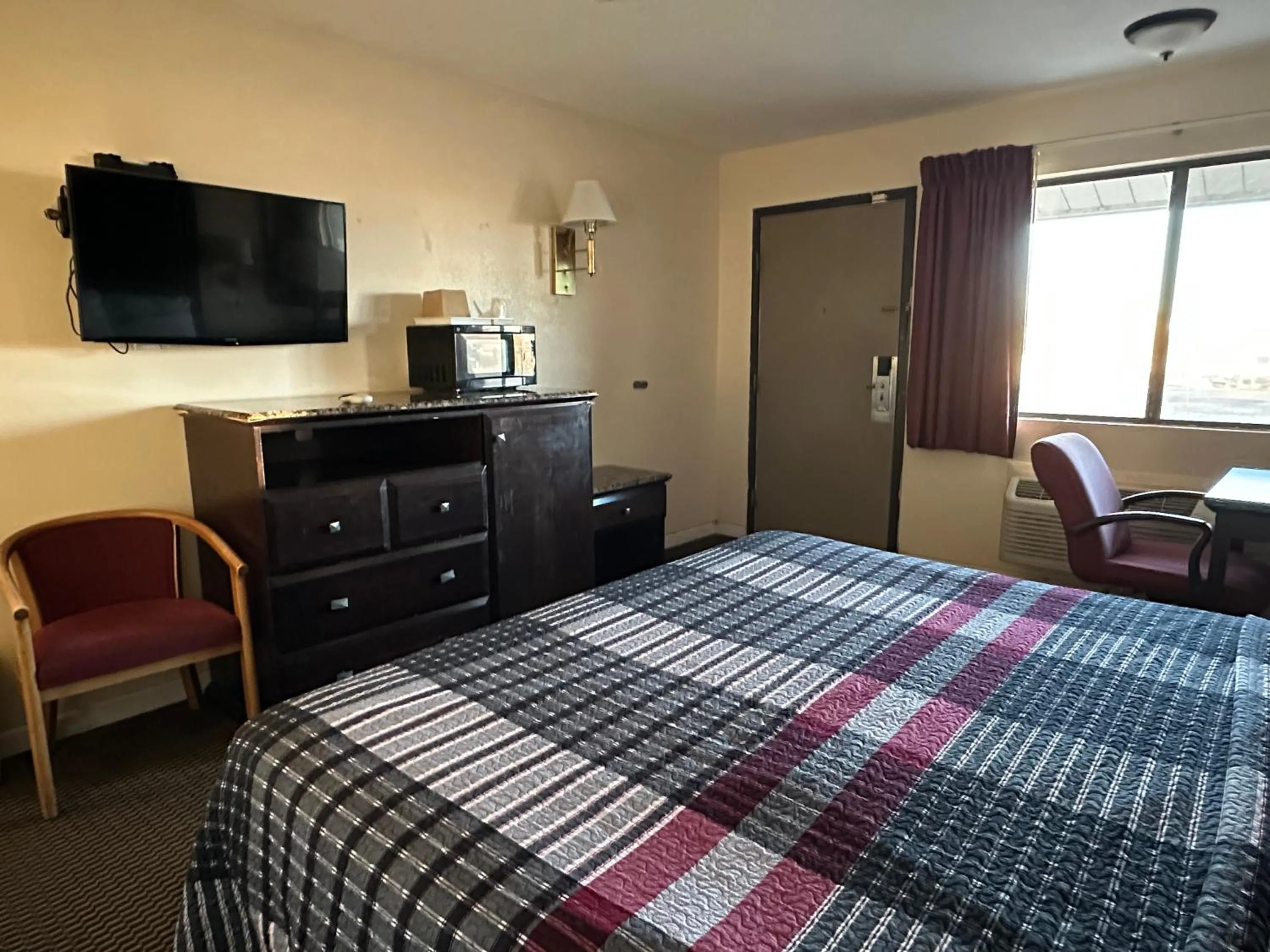 Bed in Regal Inn Las Vegas New Mexico