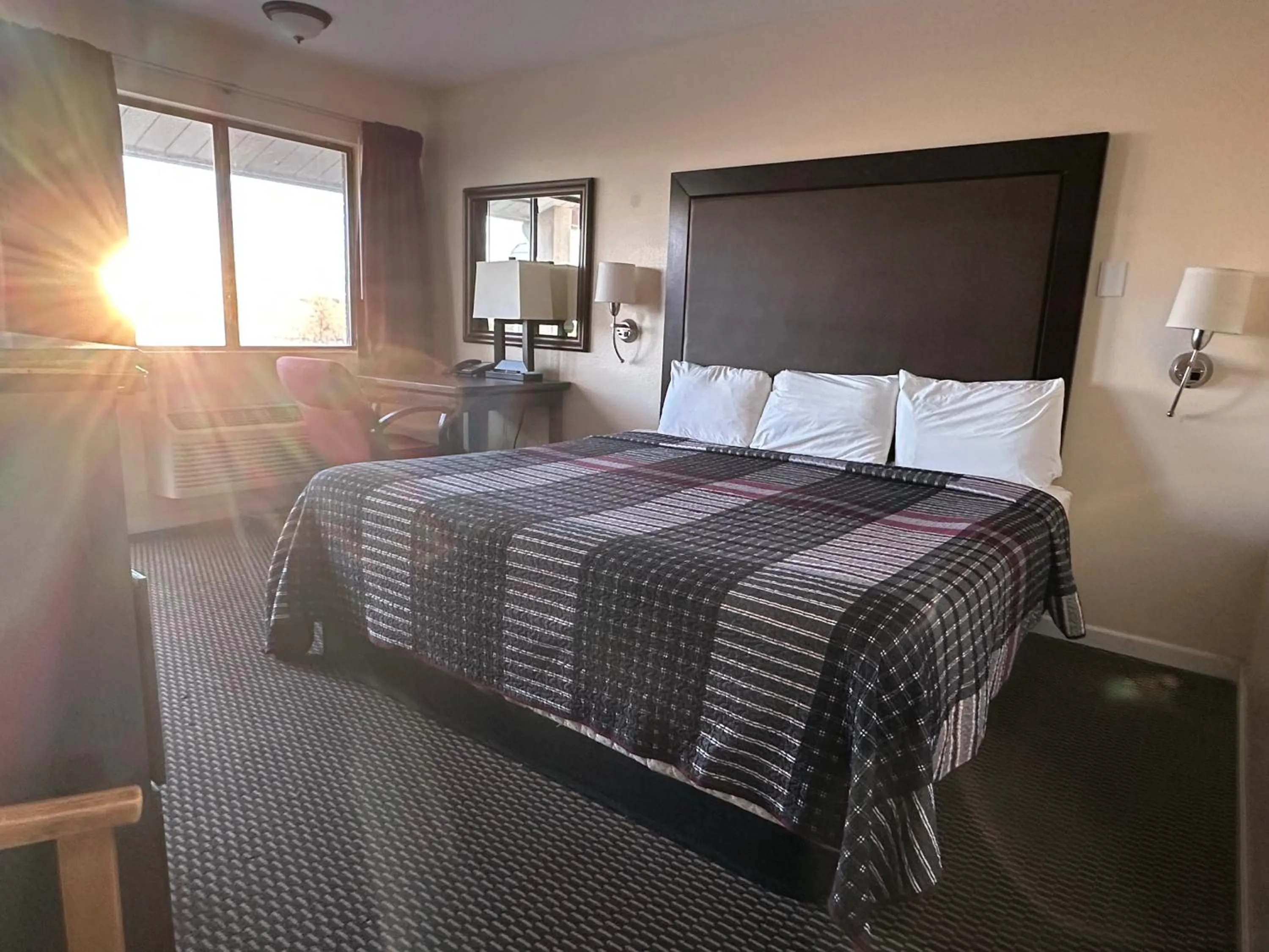 Bed in Regal Inn Las Vegas New Mexico