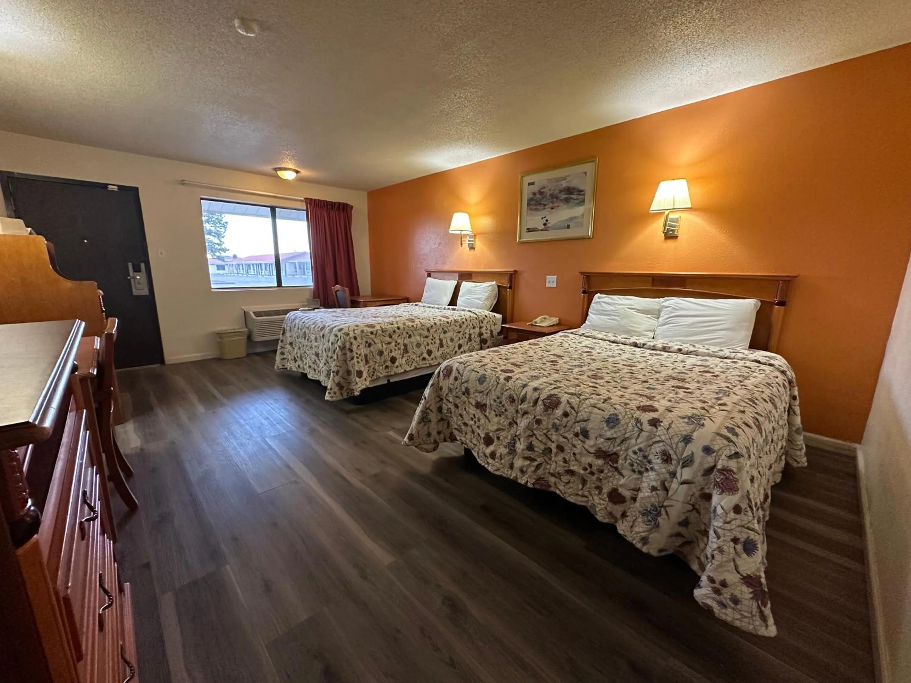 Bed in Regal Inn Las Vegas New Mexico