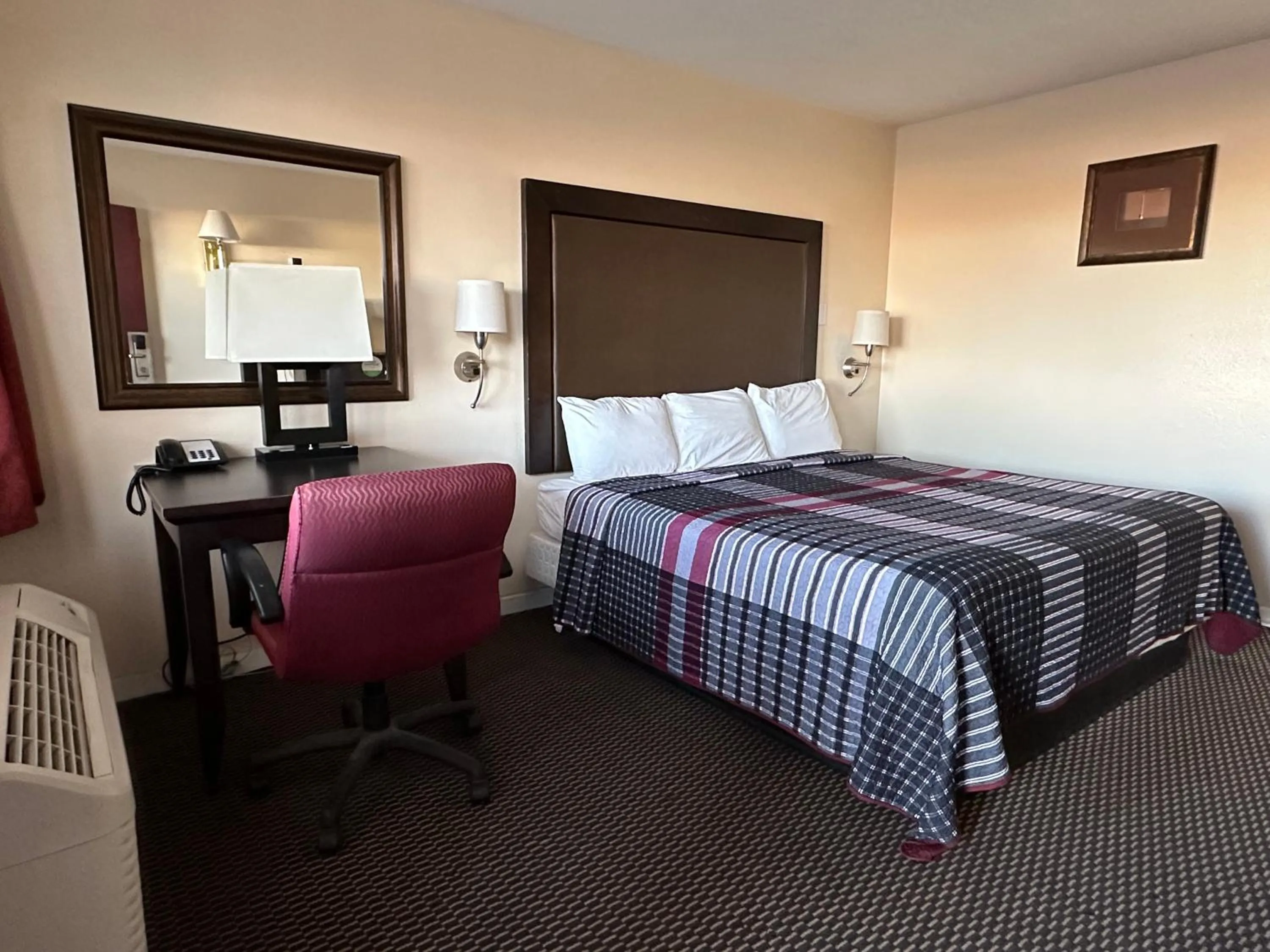 Bed in Regal Inn Las Vegas New Mexico