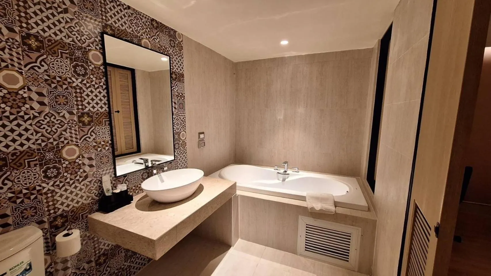 Bathroom in Kastel Bangkok Hotel