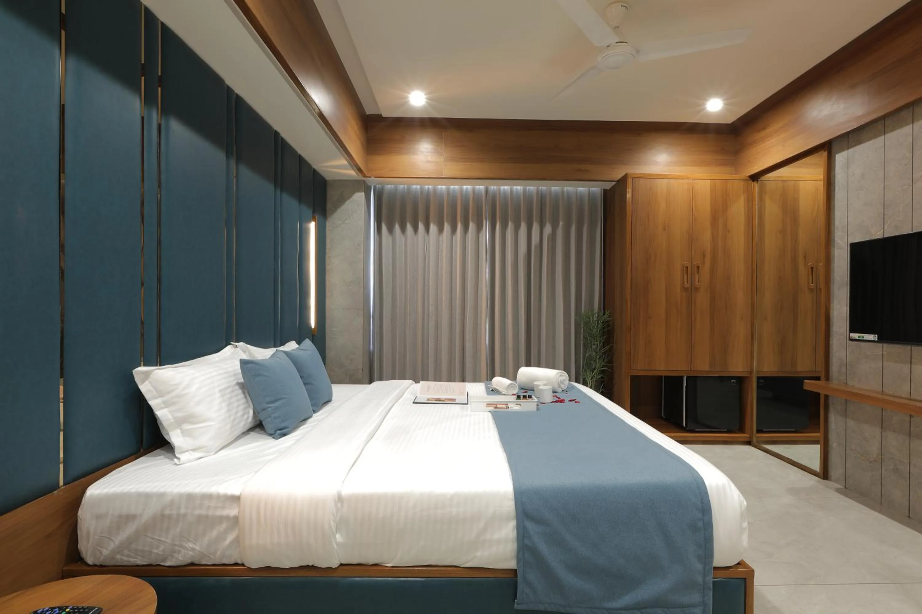 Bedroom, Bed in Plenteous Inn