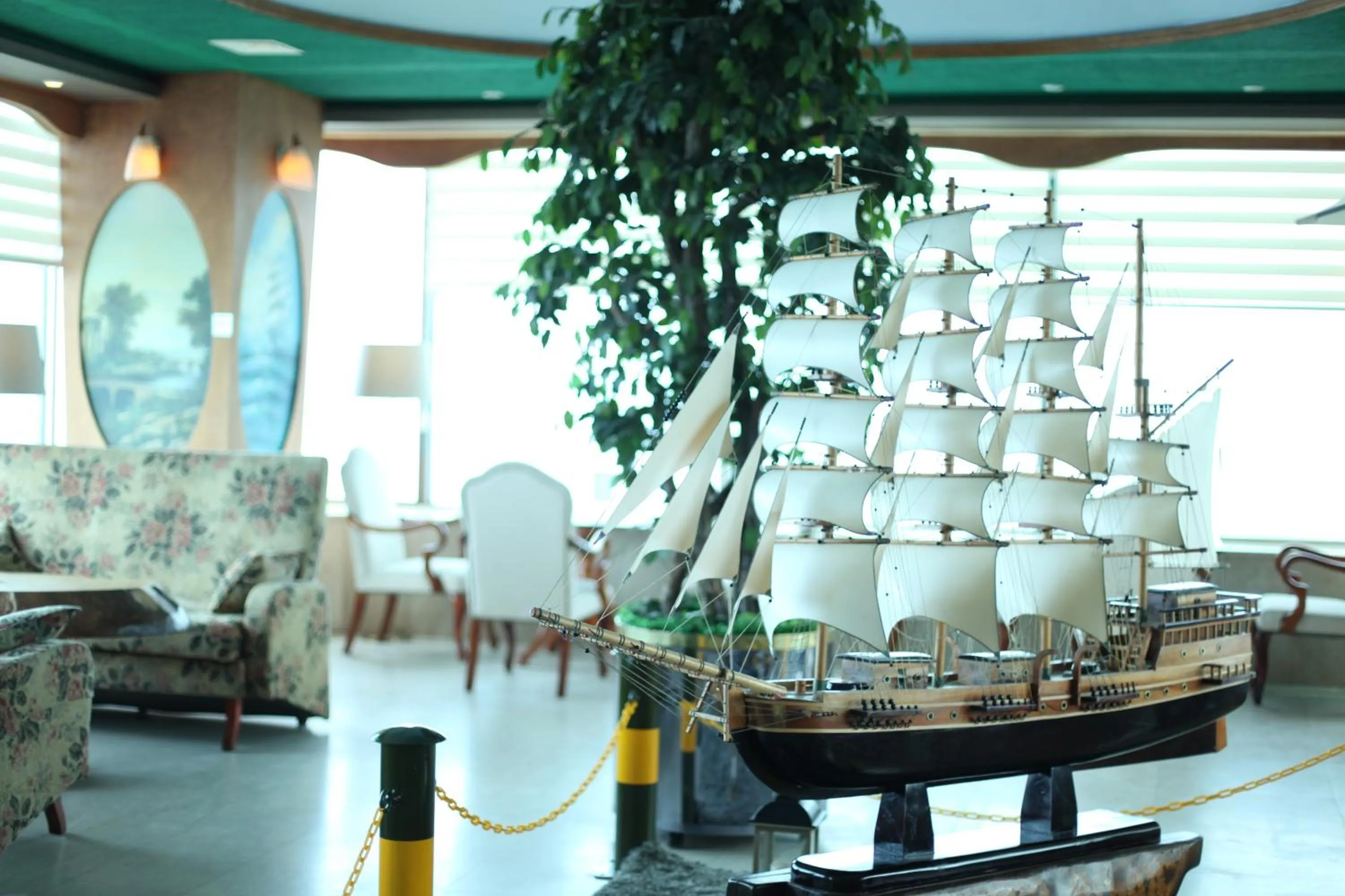 Lounge or bar in Benikea Hotel Mountain & Ocean Daepohang