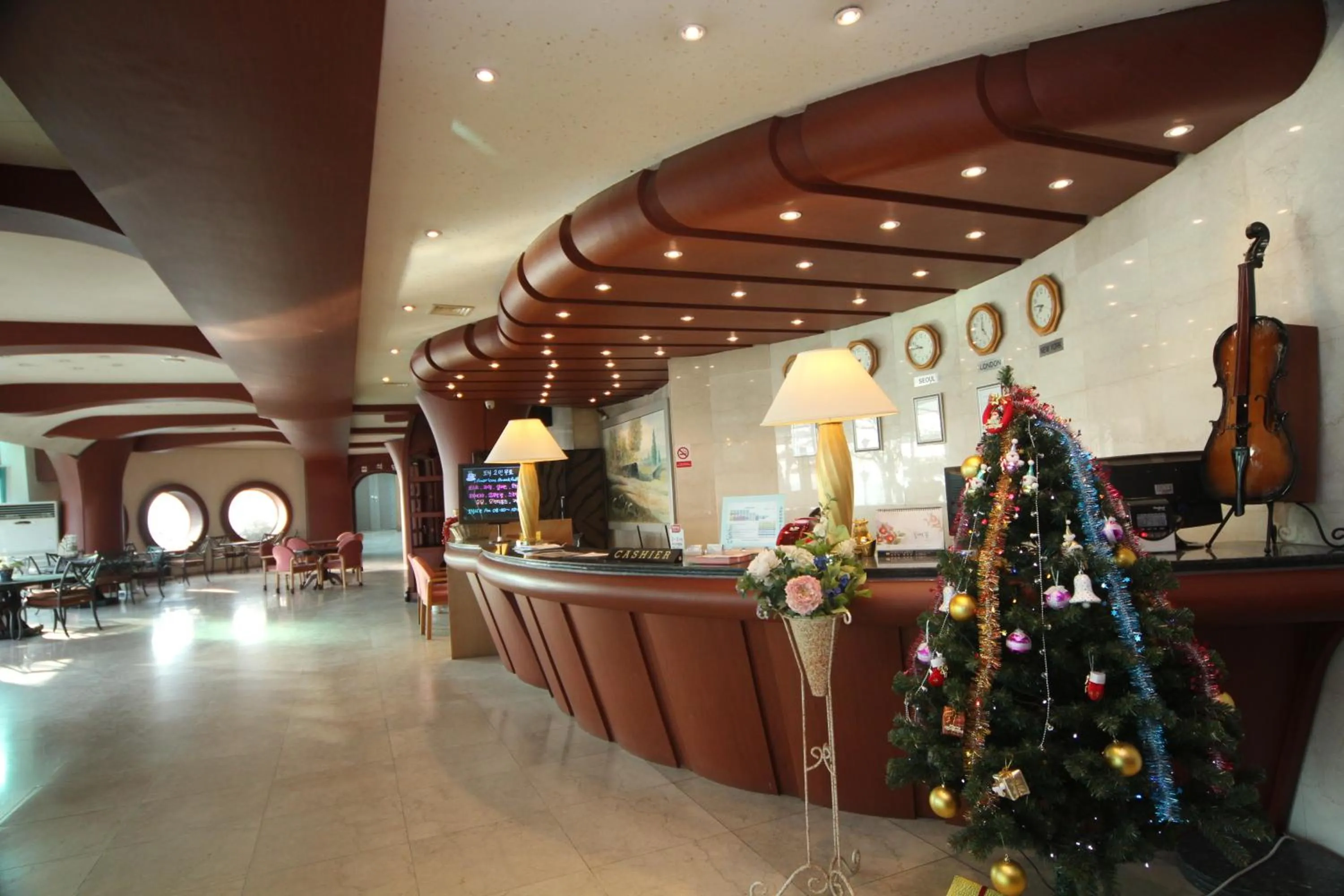 Lobby or reception in Benikea Hotel Mountain & Ocean Daepohang