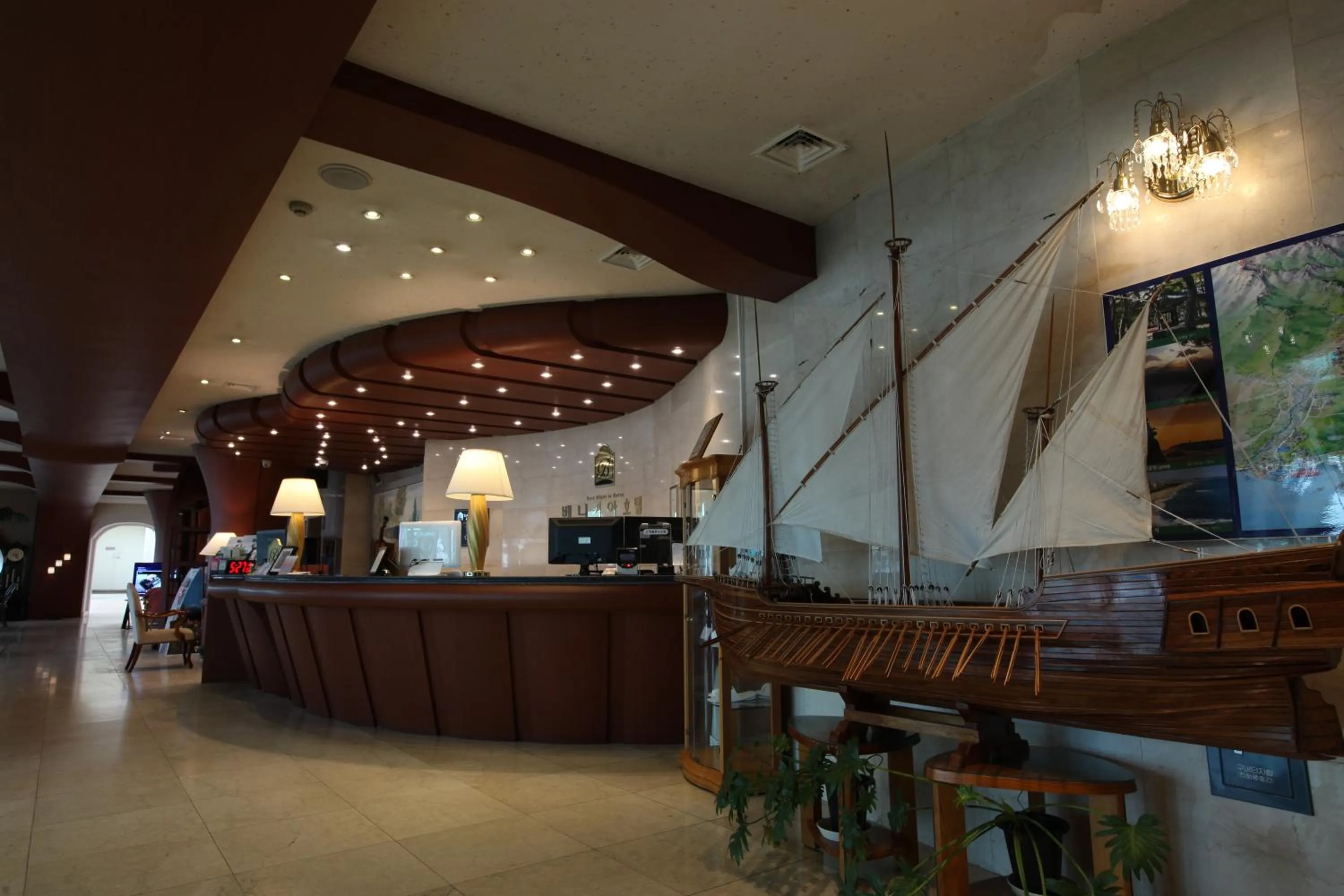 Lobby or reception in Benikea Hotel Mountain & Ocean Daepohang