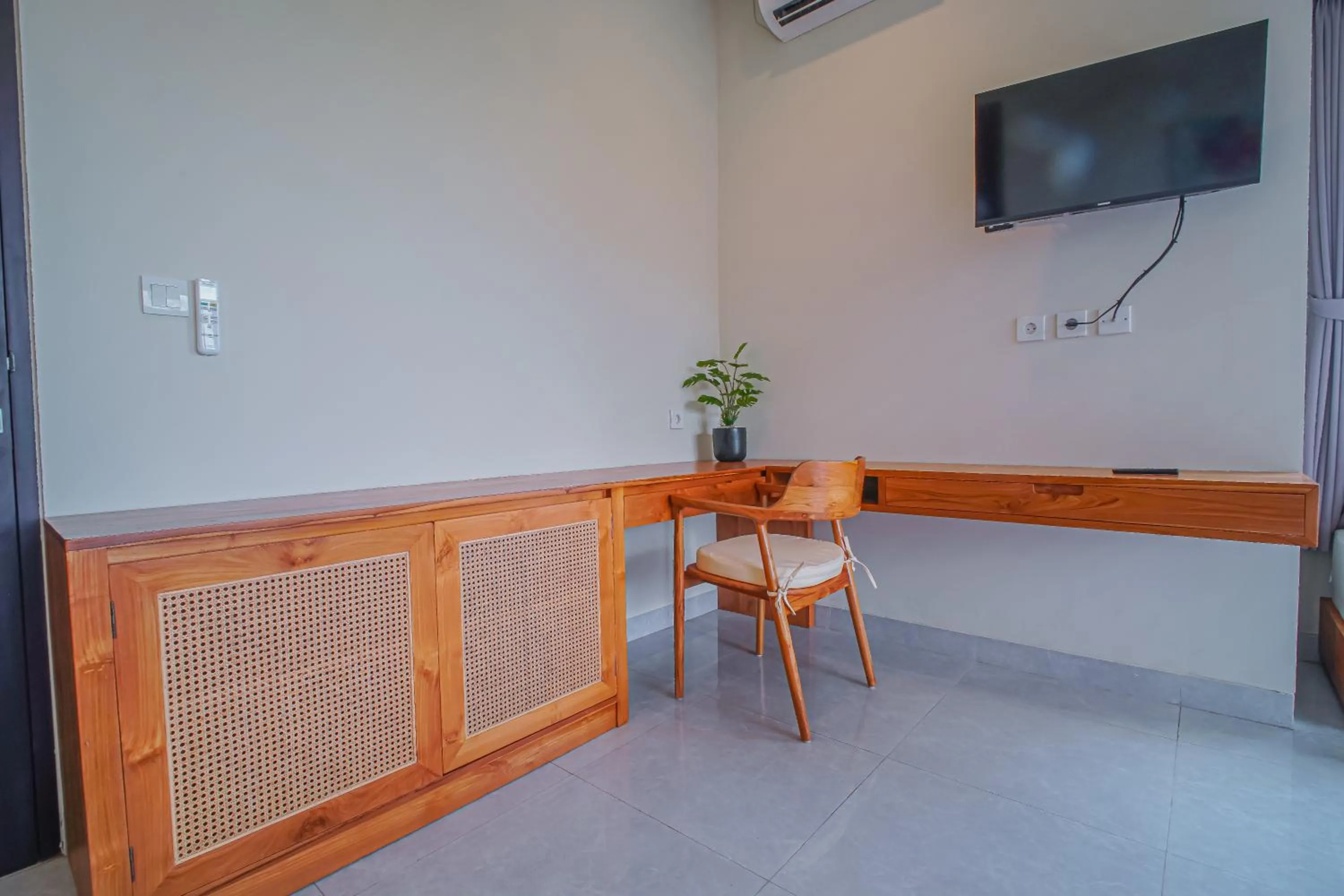 TV and multimedia in Mahadewi Sunset Villa