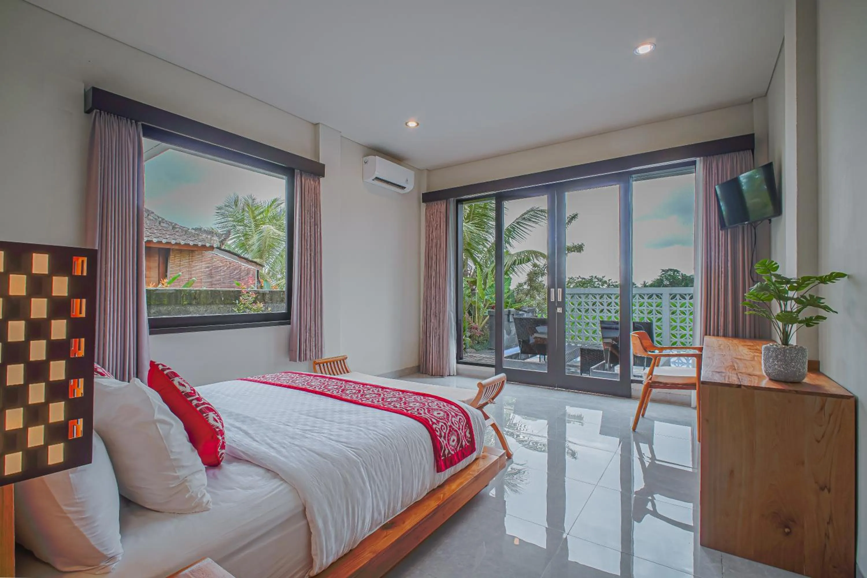 Photo of the whole room, Bed in Mahadewi Sunset Villa
