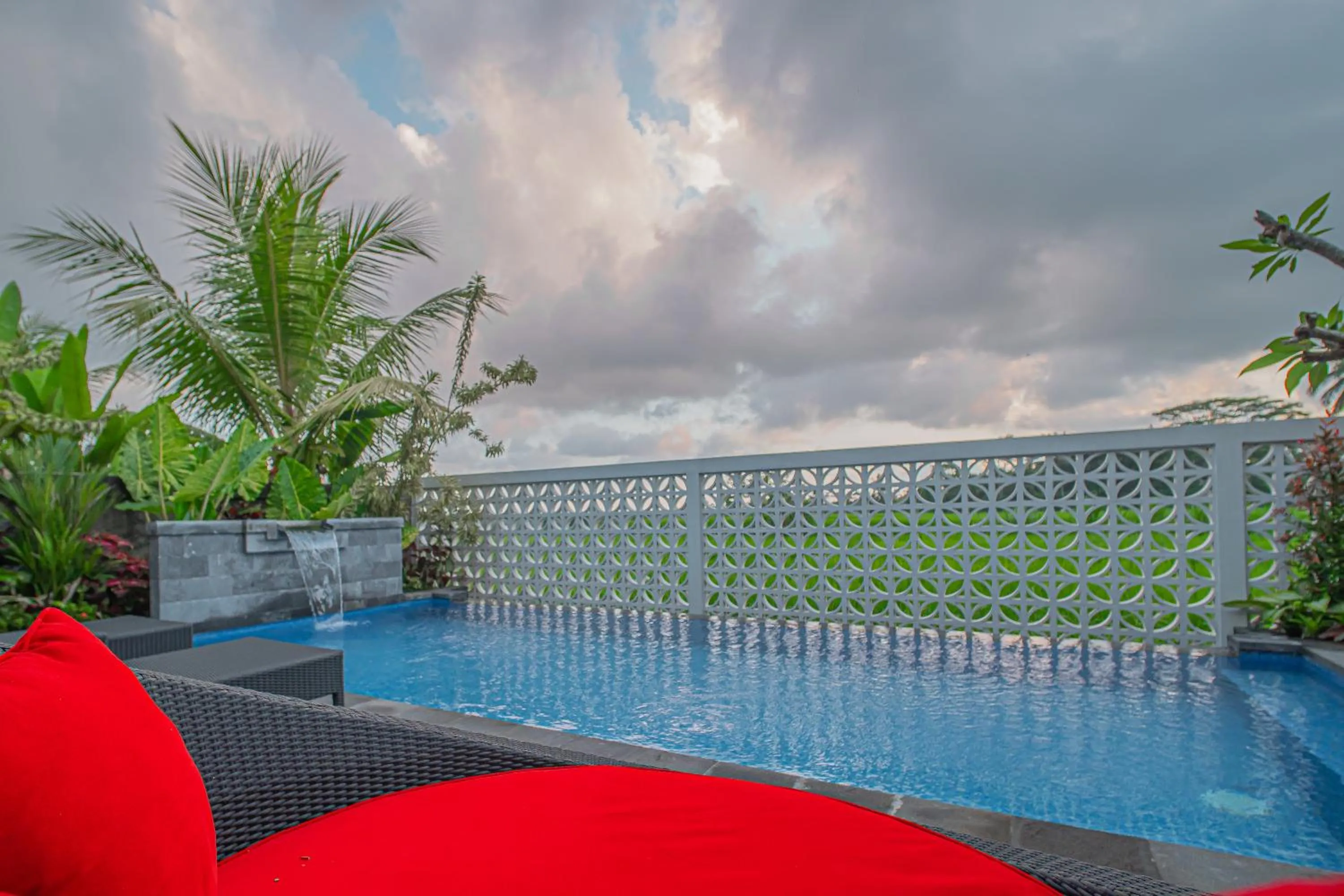Swimming pool in Mahadewi Sunset Villa