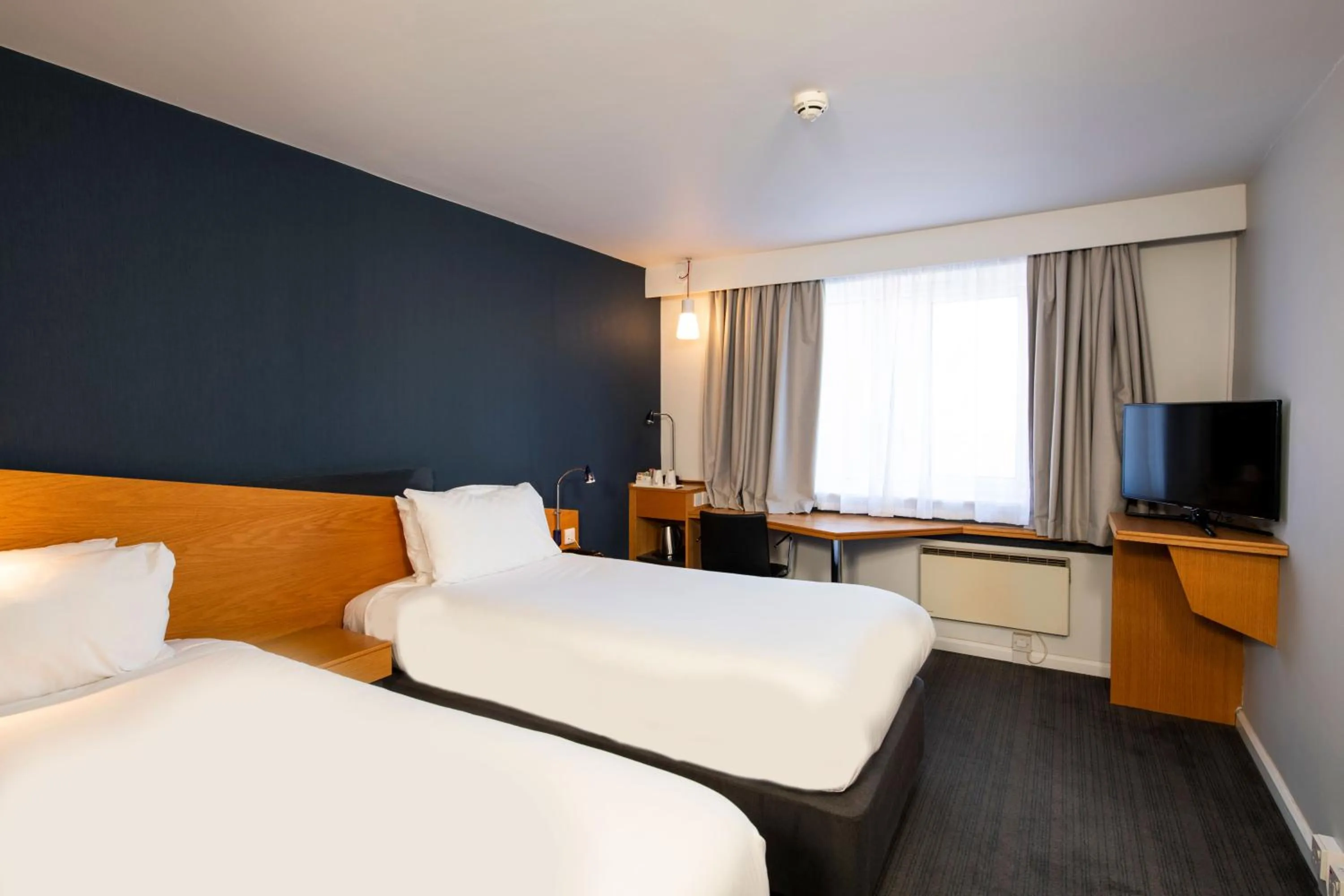 Bedroom, Bed in Holiday Inn Express Manchester - Salford Quays by IHG