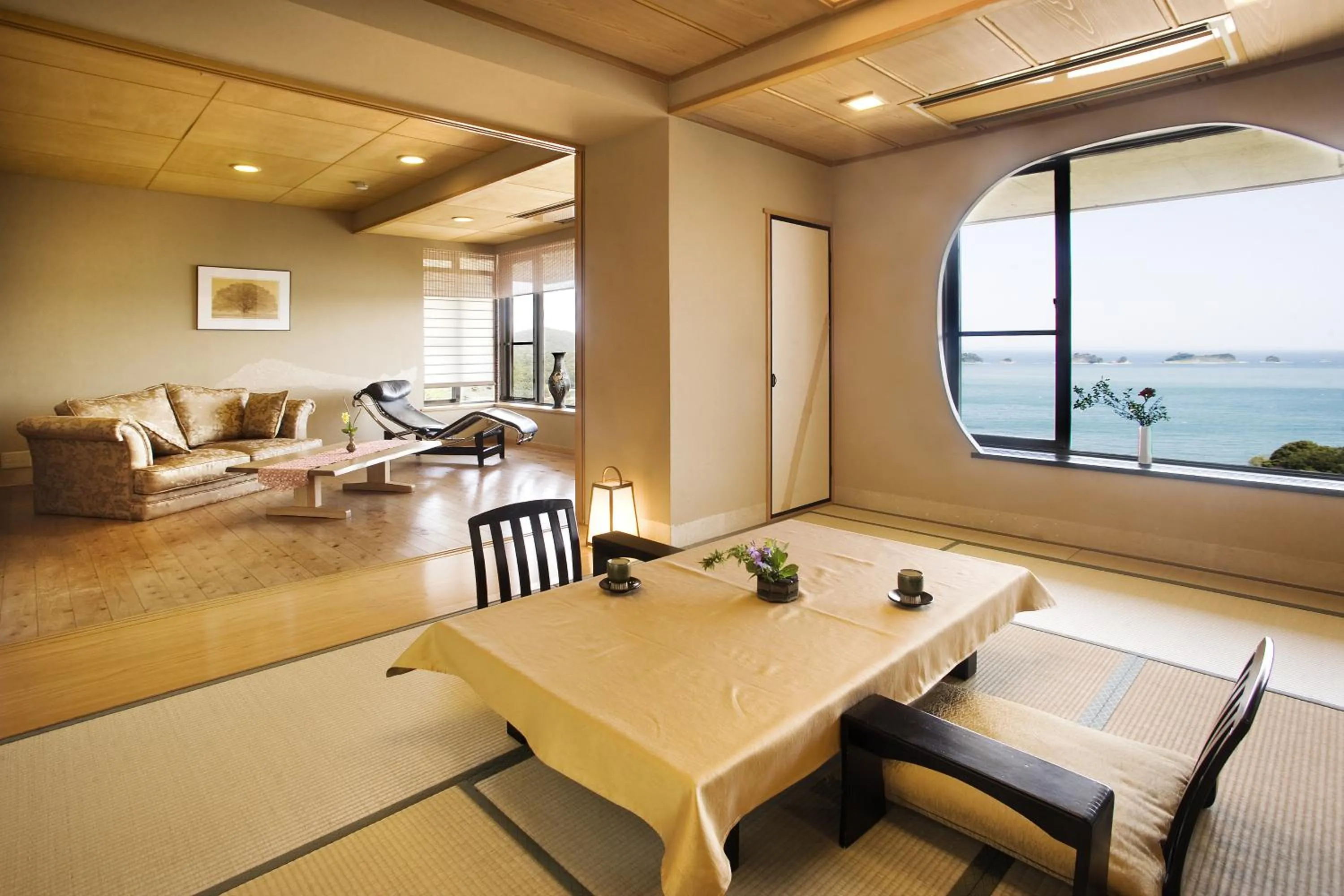 Seating area in Ryoso Uminocho