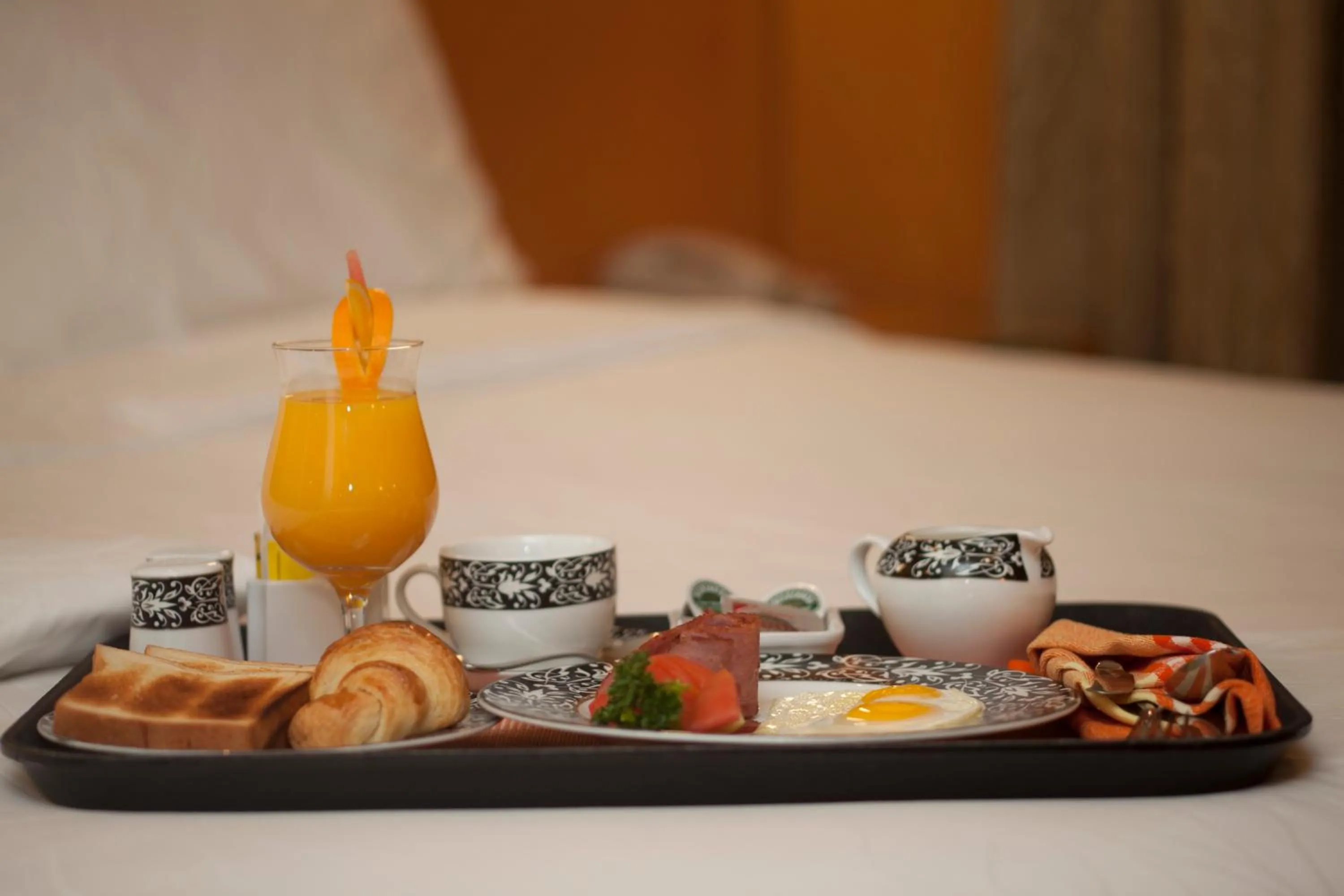 Food and drinks in Lakeshore Hotel & Apartments