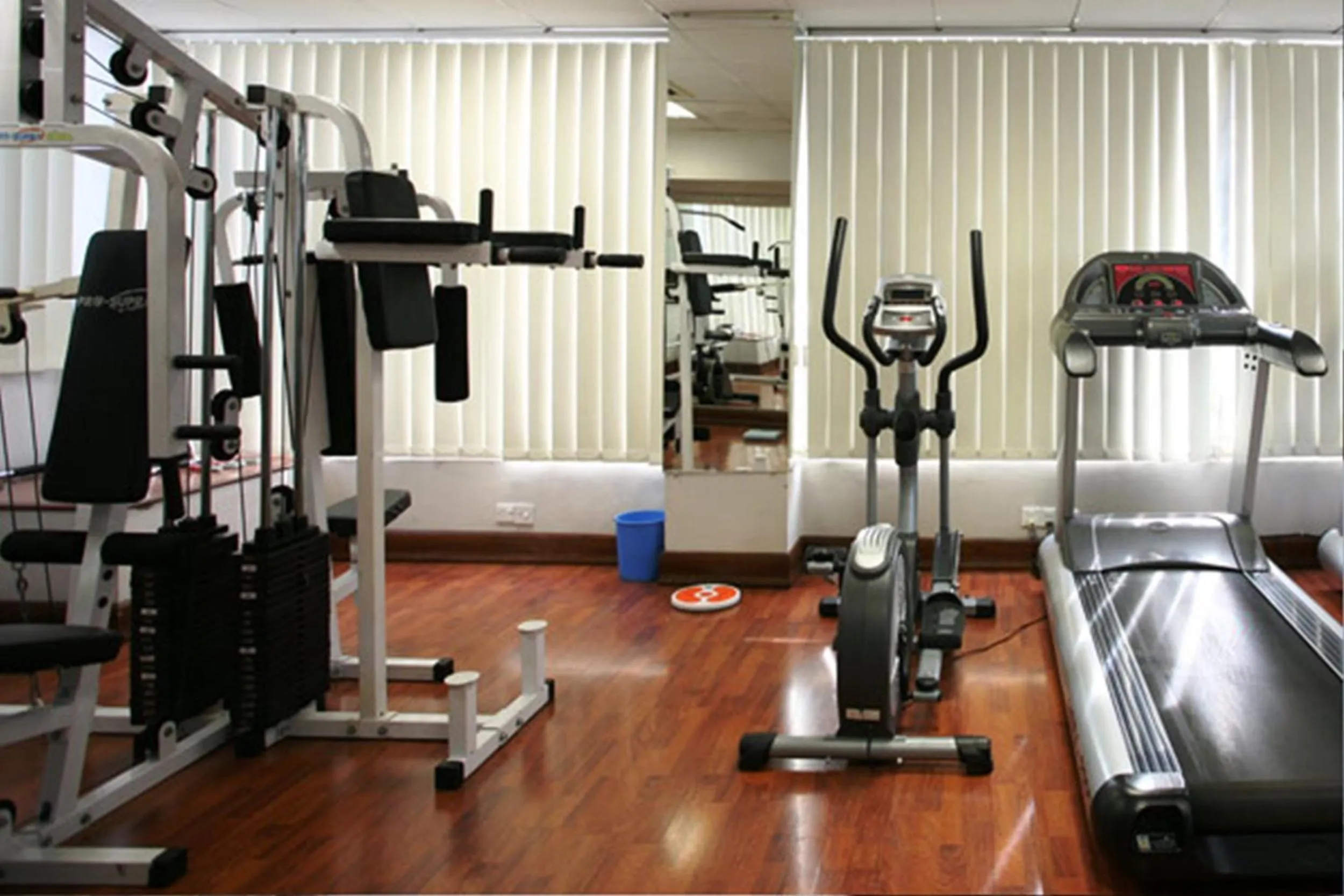 Fitness centre/facilities in Lakeshore Hotel & Apartments