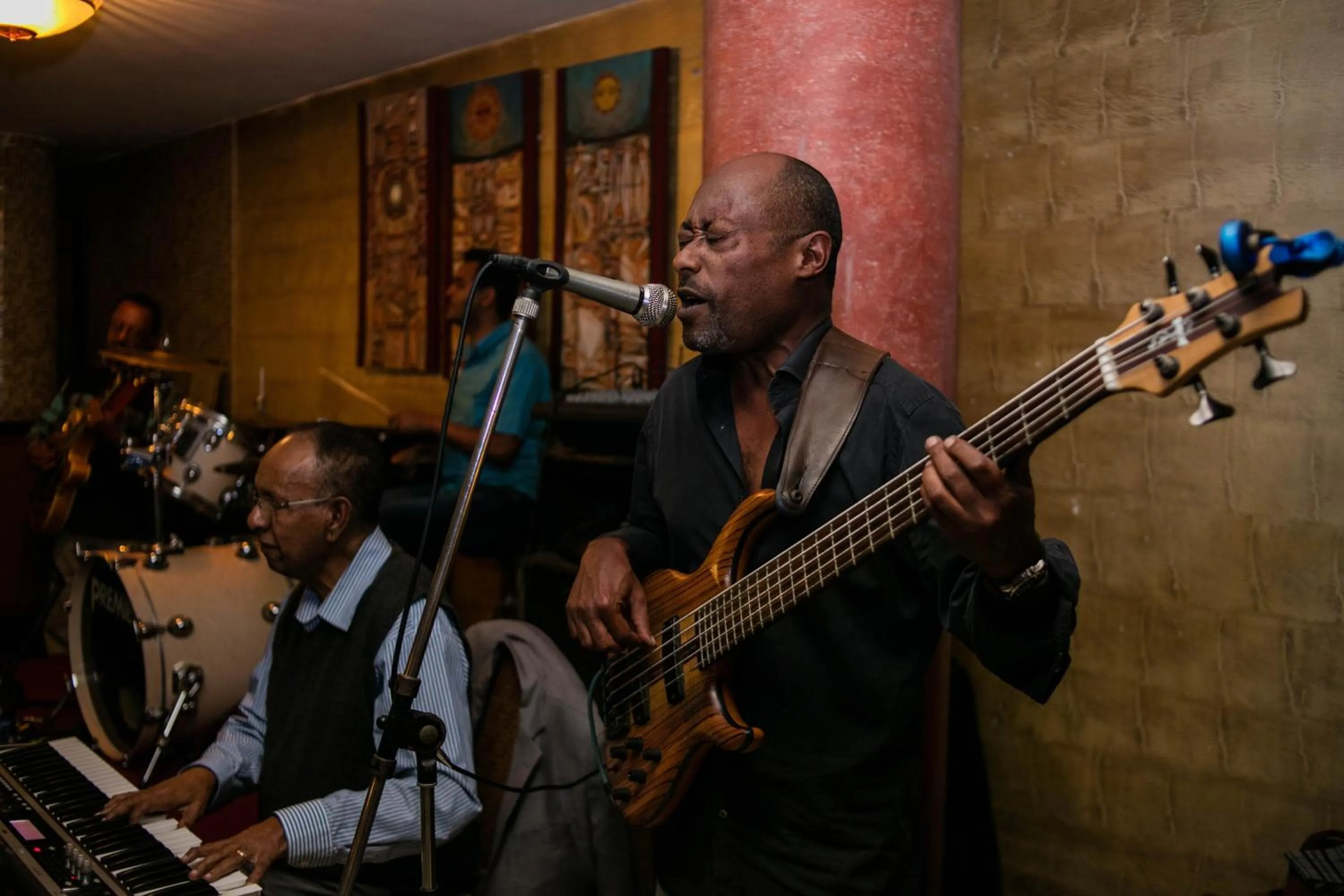 Evening entertainment in Jupiter International Hotel - Cazanchis