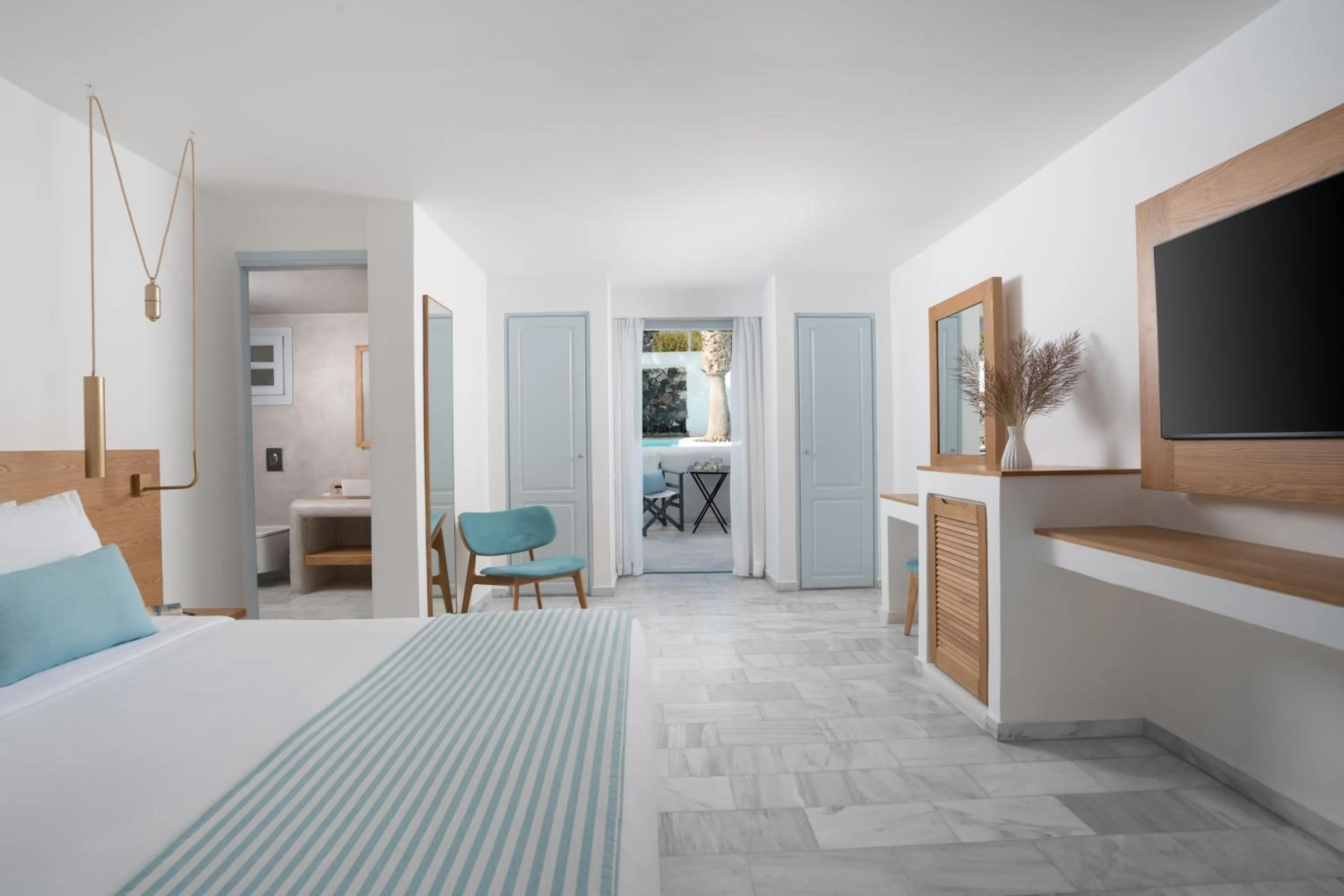 Bed in Santorini Kastelli Resort