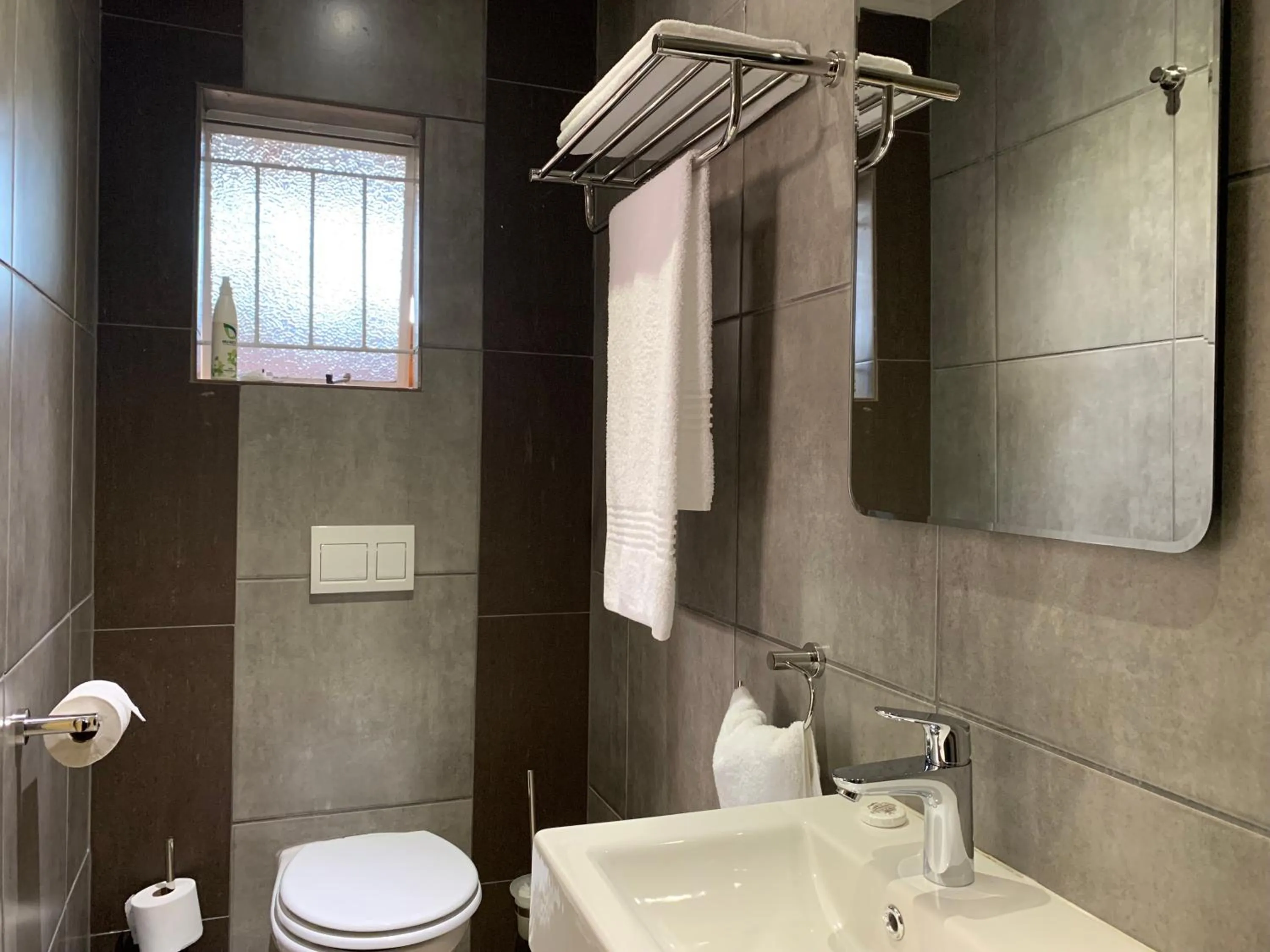 Toilet in ilanda Guest House