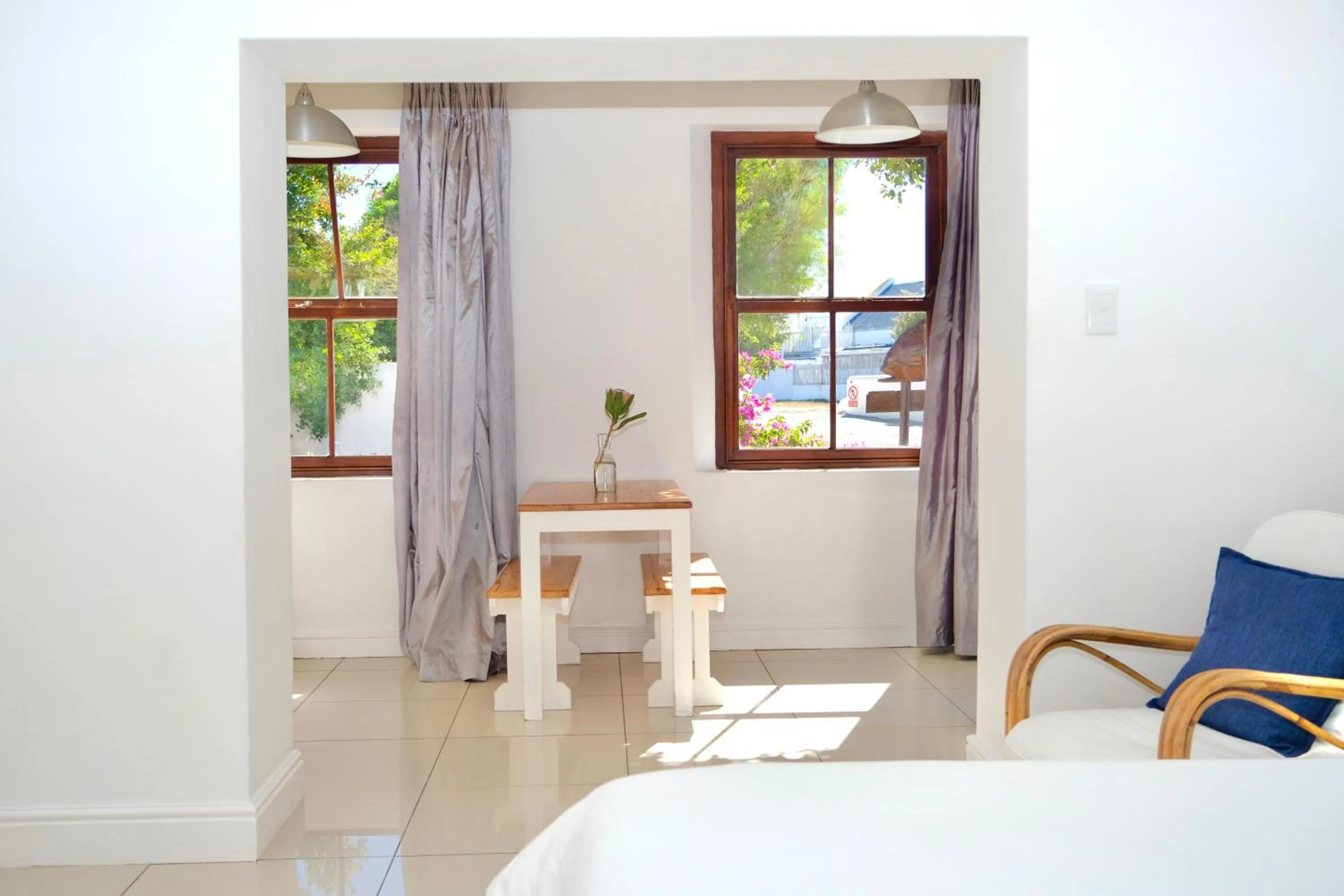 Dining area, Bed in Paternoster Place