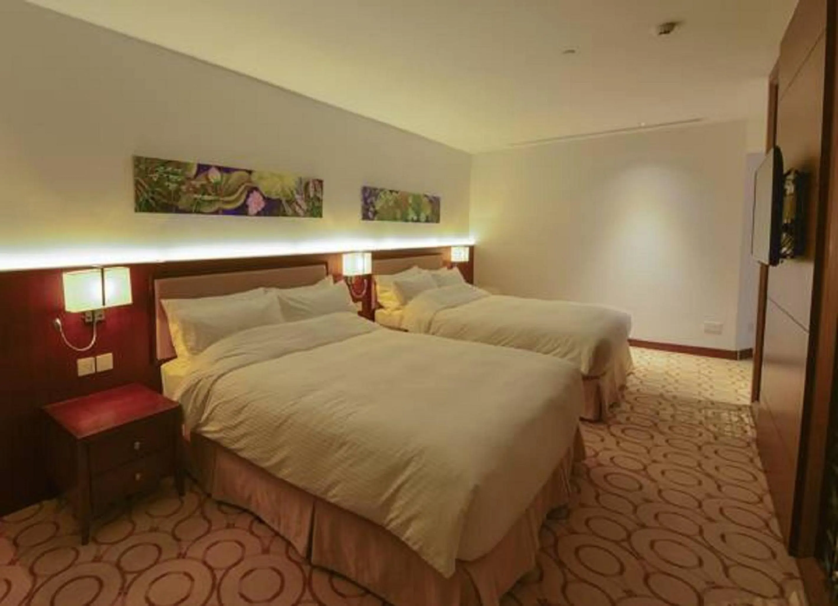 Photo of the whole room, Bed in Aristo International Hotel