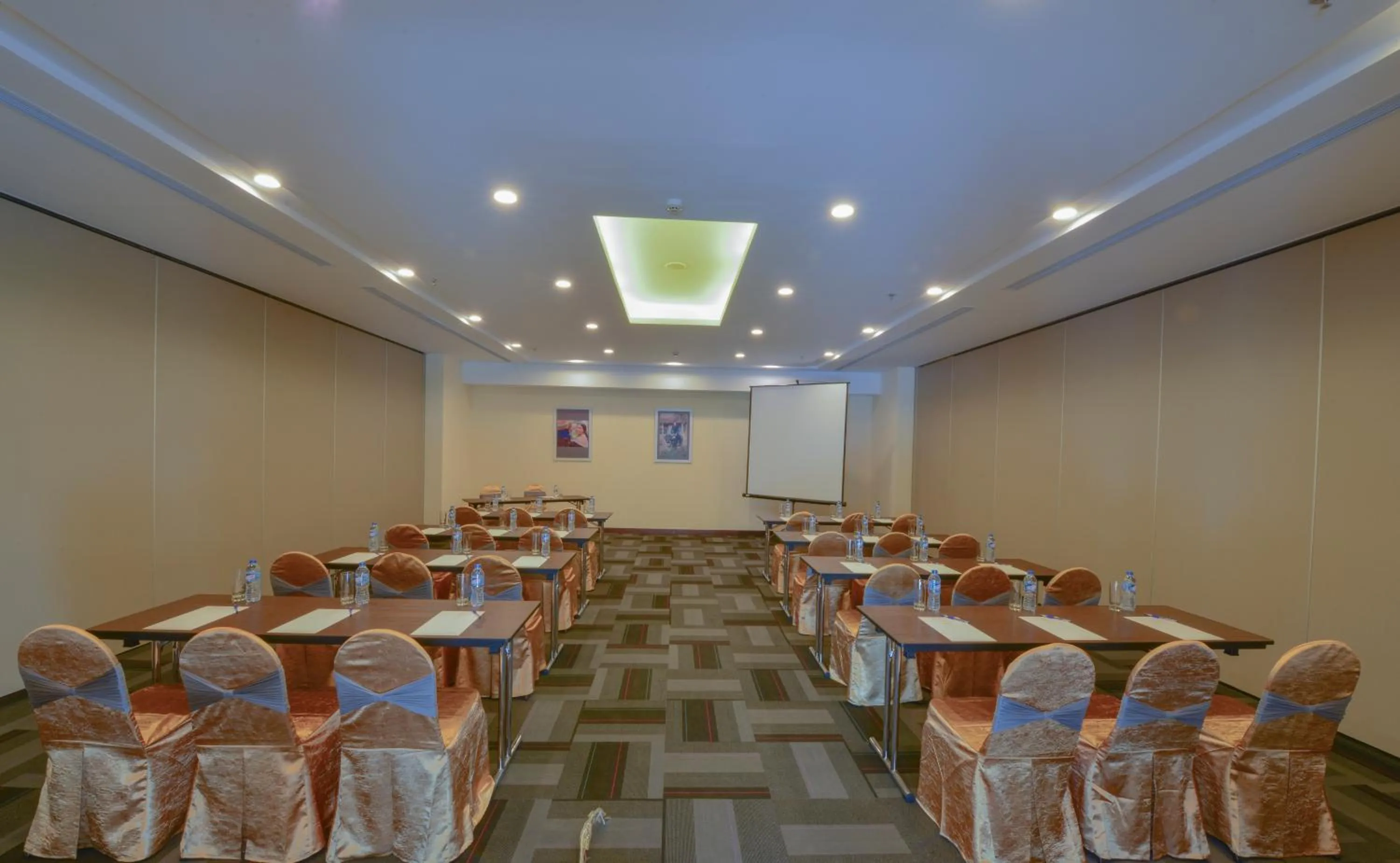 Business facilities in Aristo International Hotel