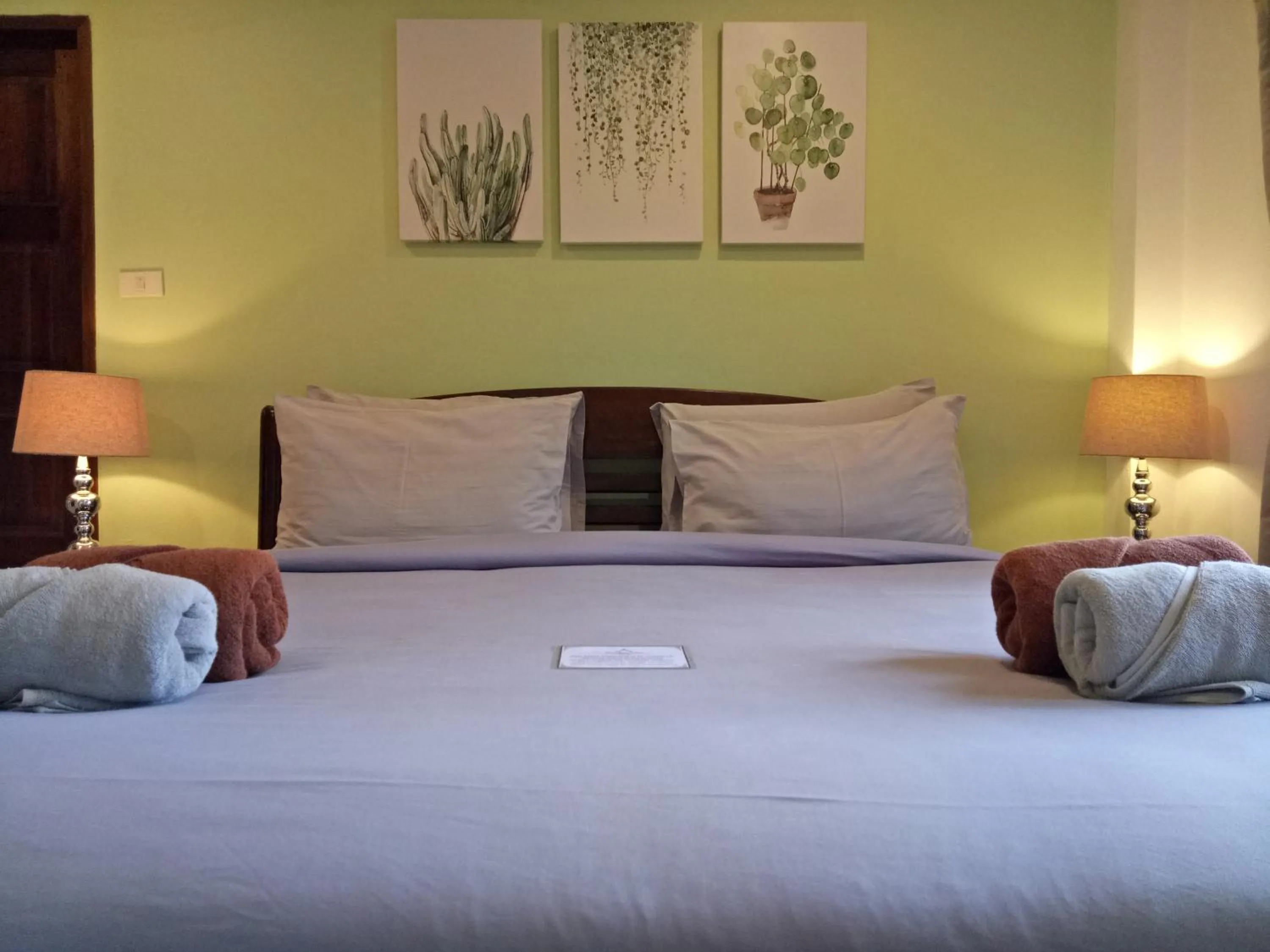 Bedroom, Bed in Woodlawn Villas Resort