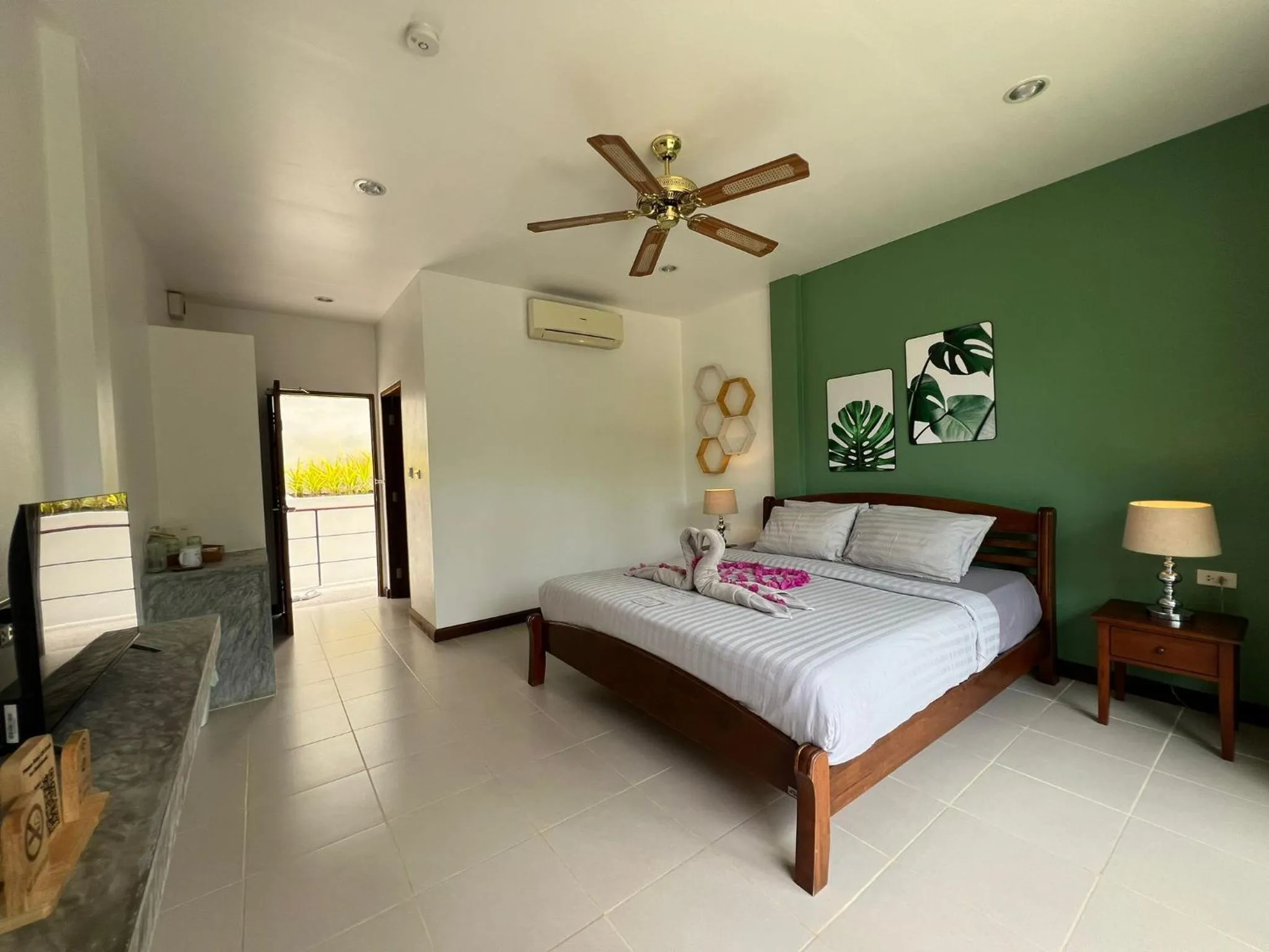 Bedroom, Bed in Woodlawn Villas Resort