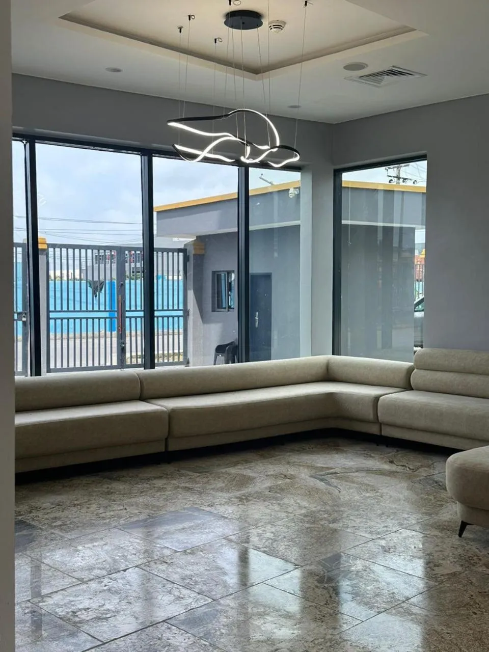 Seating area in Hotelinn Oniru