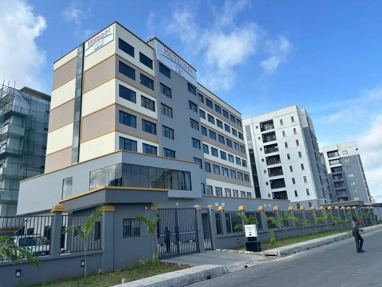Property building in Hotelinn Oniru