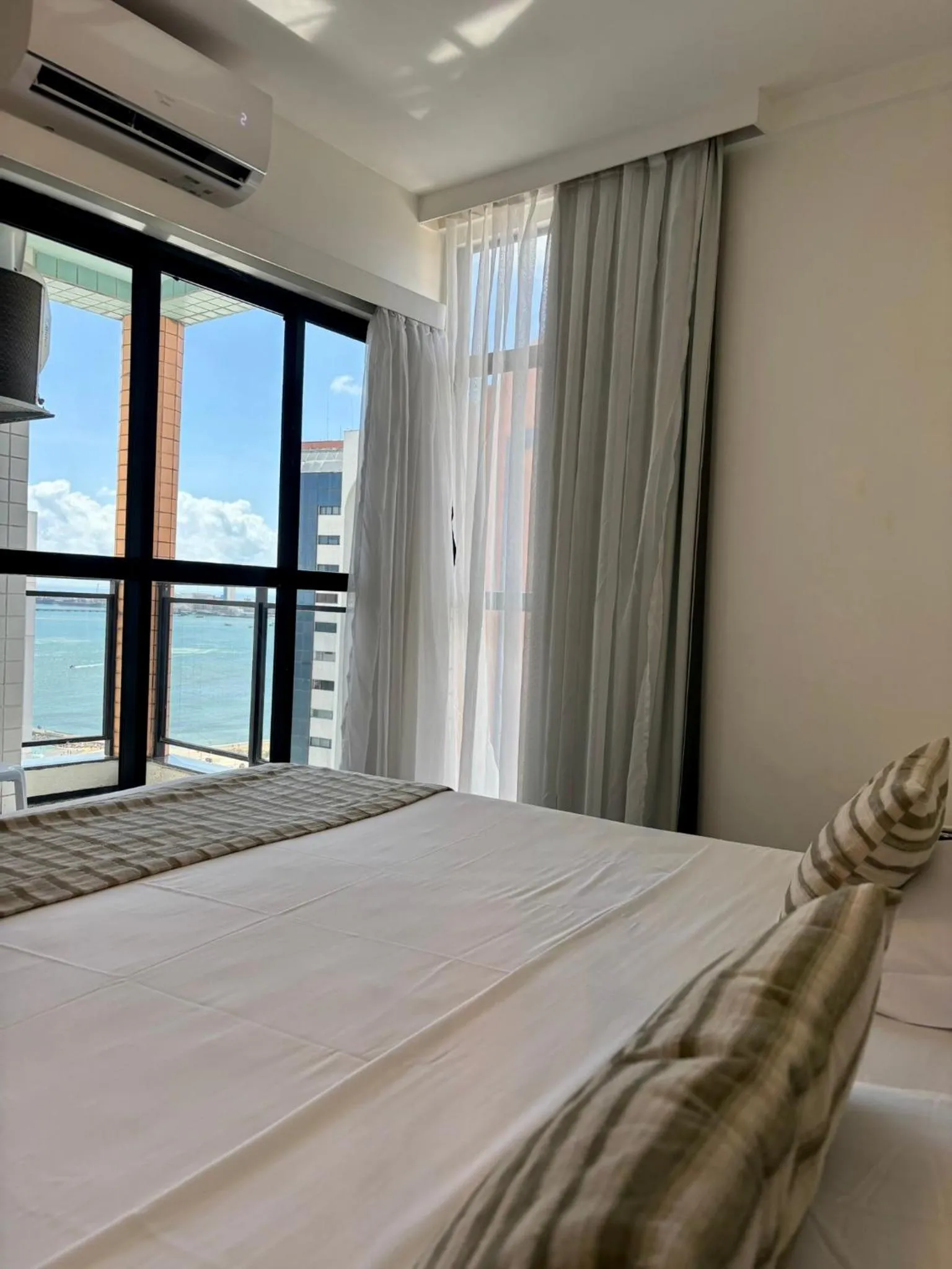 View (from property/room), Bed in Hotel Brasil Tropical