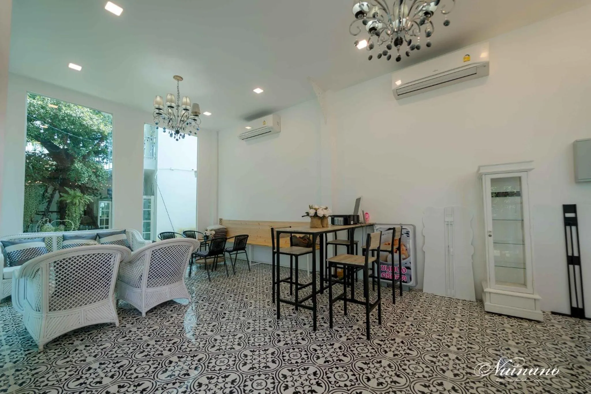 Communal lounge/ TV room in Bananaleaf Wedding Cafe & Resort