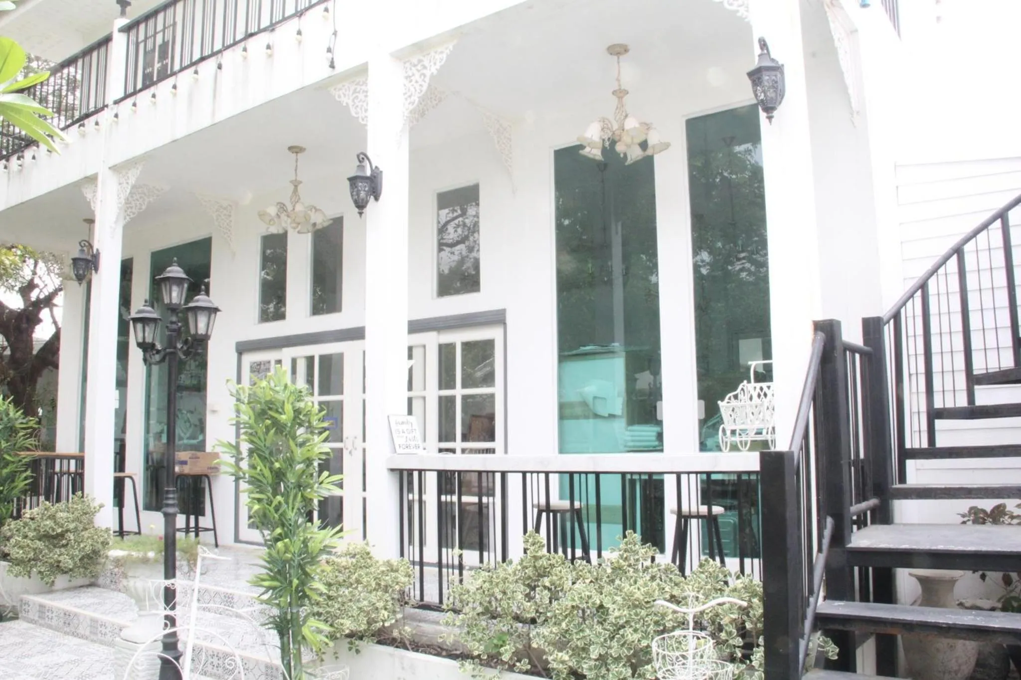 Restaurant/places to eat in Bananaleaf Wedding Cafe & Resort