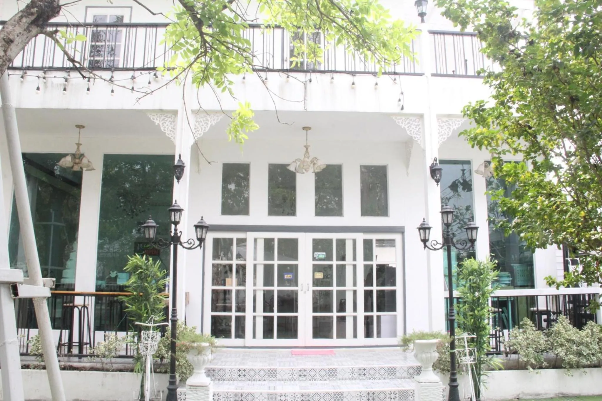 Communal lounge/ TV room in Bananaleaf Wedding Cafe & Resort