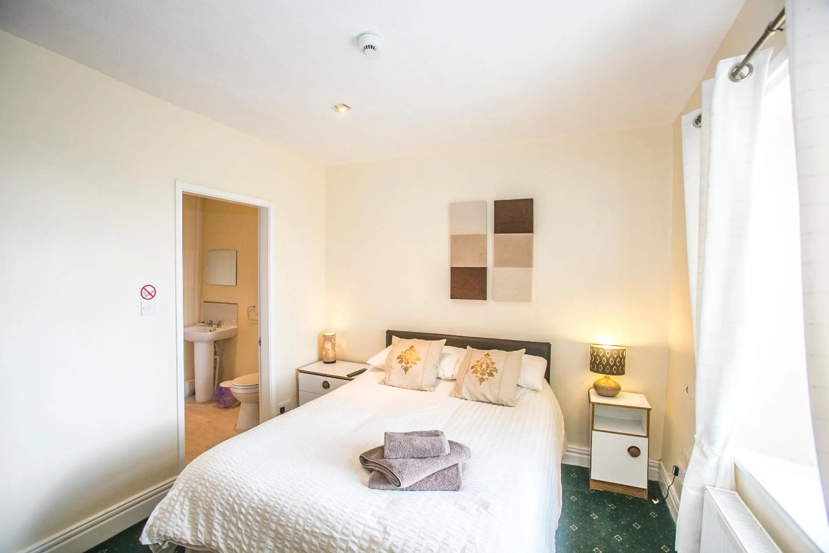 Bed in The Brown Horse Hotel